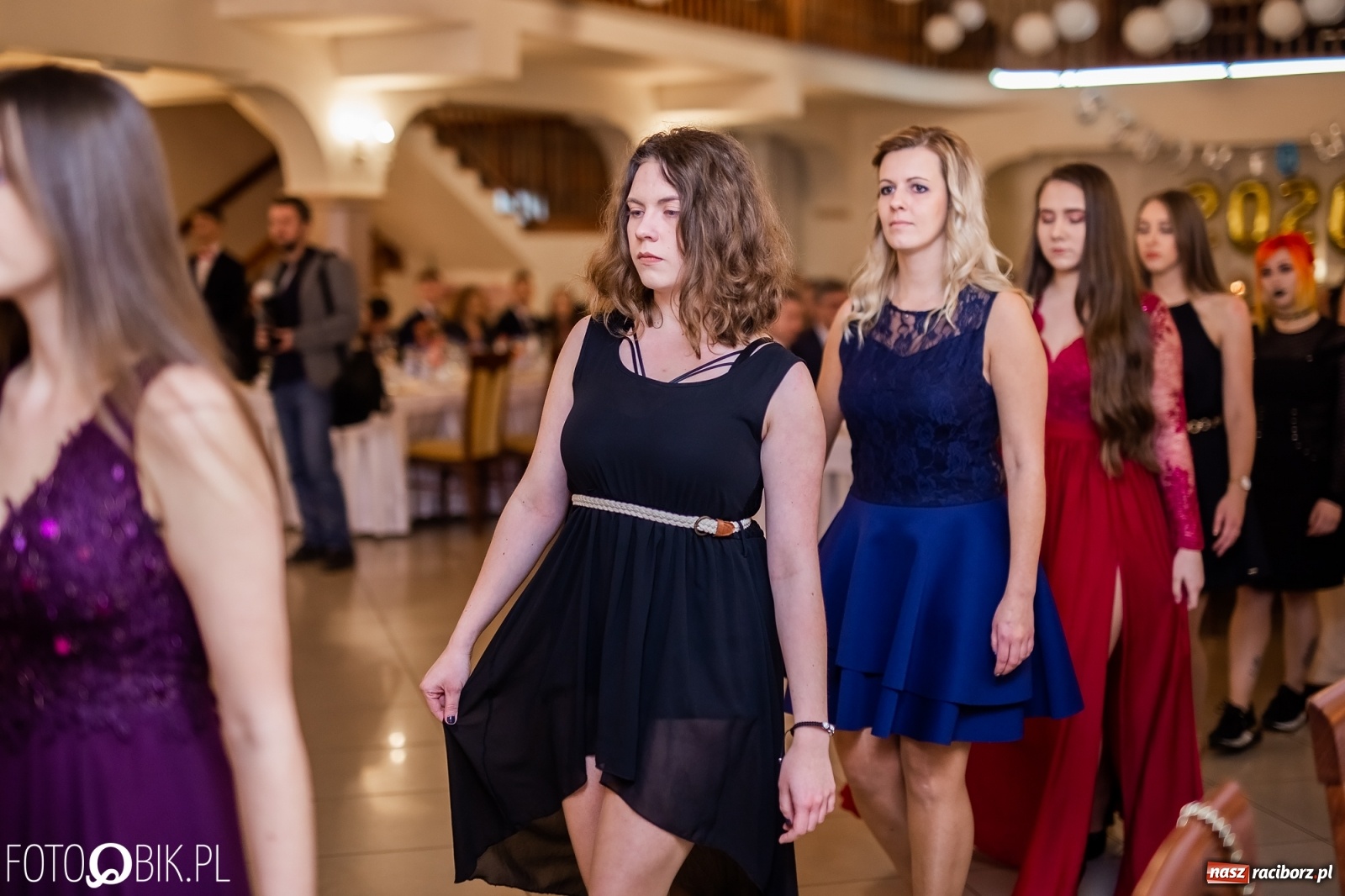 Zdjęcie w galerii na portalu naszraciborz.pl: Maturzyści z Mechanika wyszli do studniówkowego poloneza [FOTO i WIDEO] wiadomości z regionu