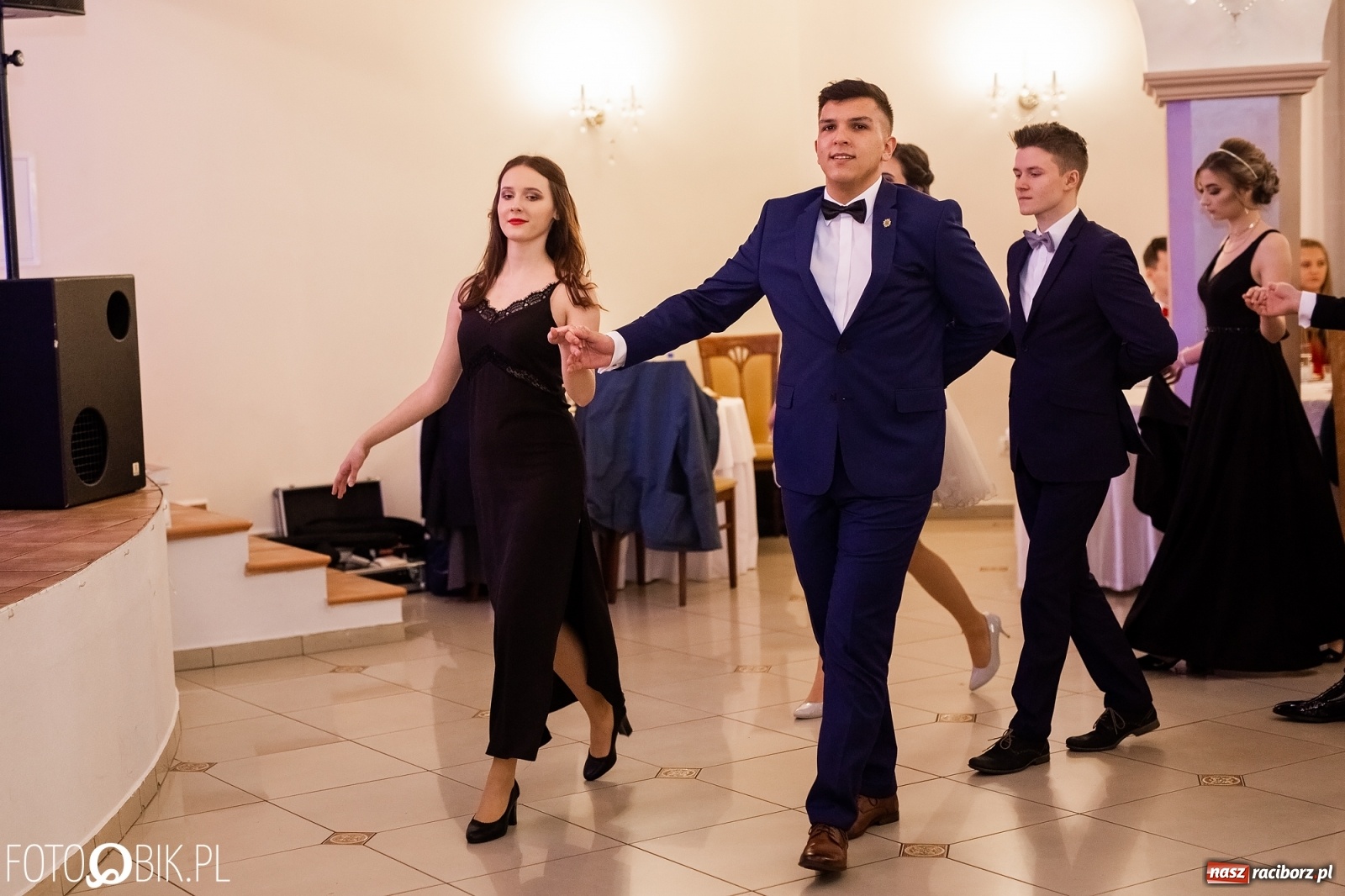 Zdjęcie w galerii na portalu naszraciborz.pl: Maturzyści z Mechanika wyszli do studniówkowego poloneza [FOTO i WIDEO] wiadomości z regionu