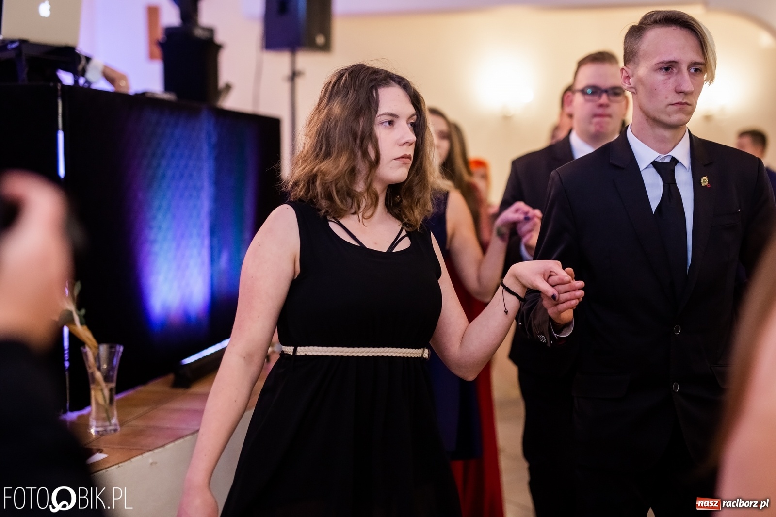 Zdjęcie w galerii na portalu naszraciborz.pl: Maturzyści z Mechanika wyszli do studniówkowego poloneza [FOTO i WIDEO] wiadomości z regionu