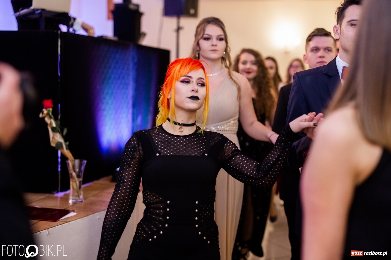 Zdjęcie w galerii na portalu naszraciborz.pl: Maturzyści z Mechanika wyszli do studniówkowego poloneza [FOTO i WIDEO] wiadomości z regionu