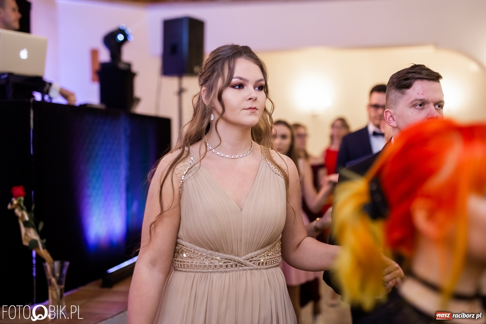 Zdjęcie w galerii na portalu naszraciborz.pl: Maturzyści z Mechanika wyszli do studniówkowego poloneza [FOTO i WIDEO] wiadomości z regionu