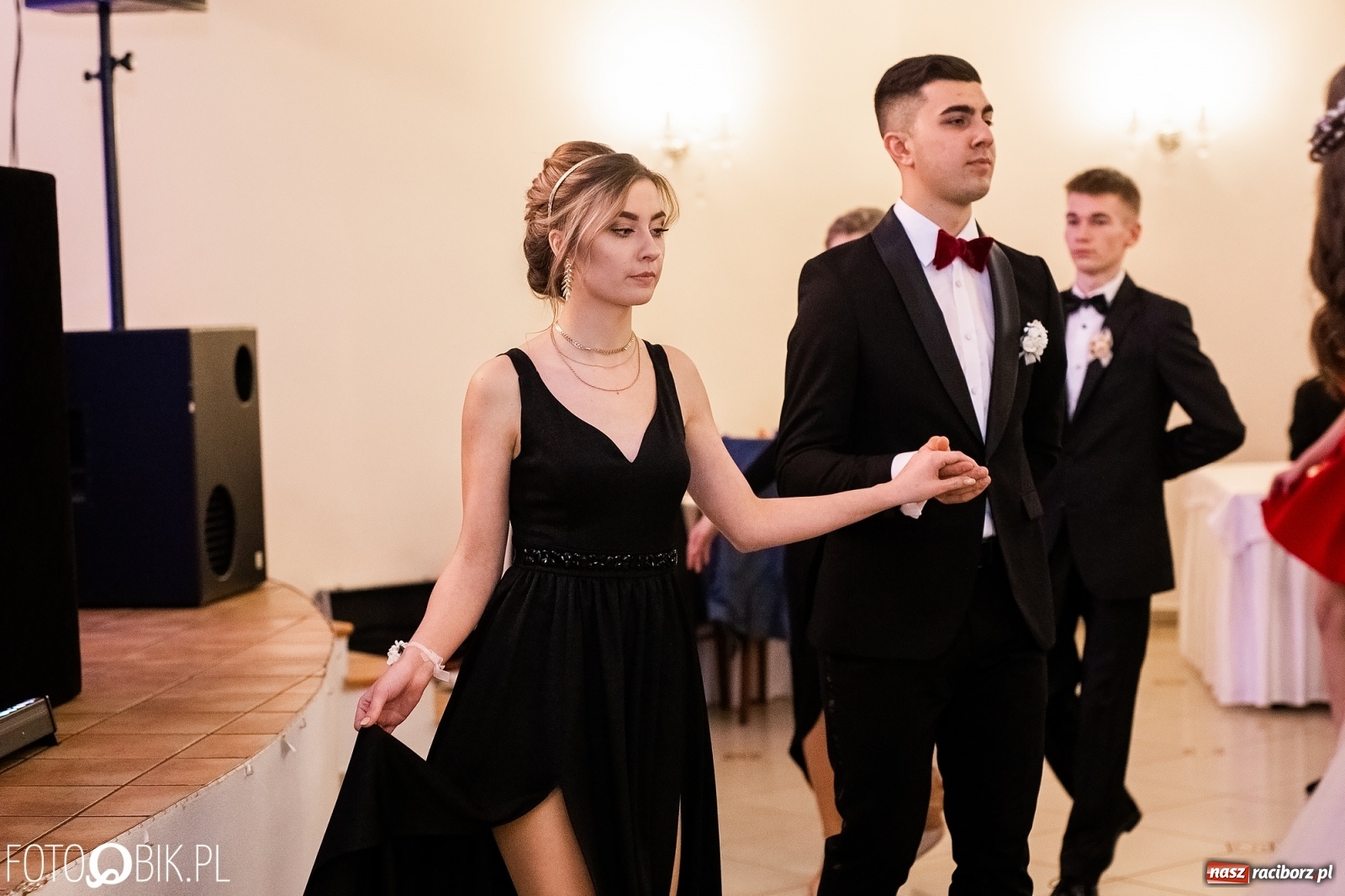 Zdjęcie w galerii na portalu naszraciborz.pl: Maturzyści z Mechanika wyszli do studniówkowego poloneza [FOTO i WIDEO] wiadomości z regionu