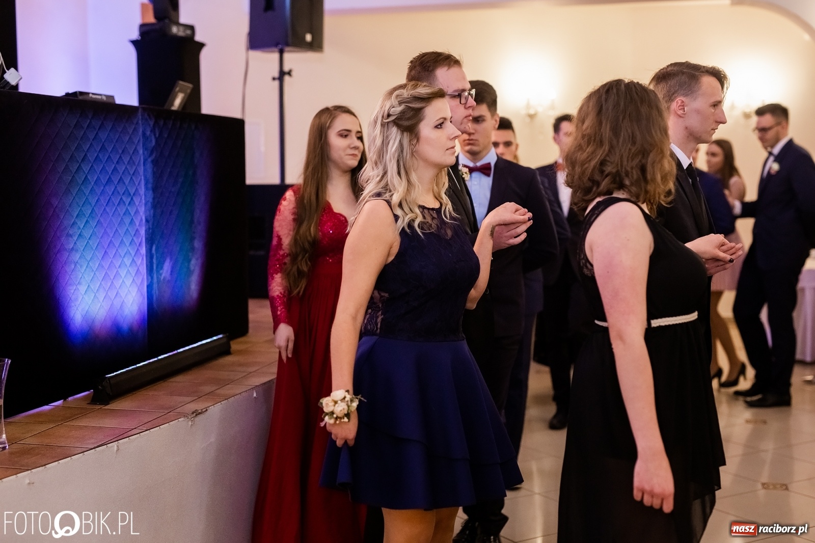 Zdjęcie w galerii na portalu naszraciborz.pl: Maturzyści z Mechanika wyszli do studniówkowego poloneza [FOTO i WIDEO] wiadomości z regionu