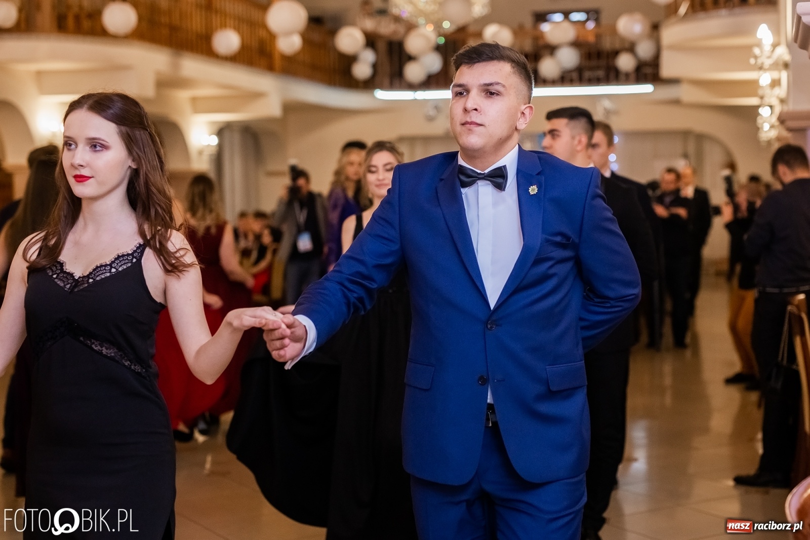 Zdjęcie w galerii na portalu naszraciborz.pl: Maturzyści z Mechanika wyszli do studniówkowego poloneza [FOTO i WIDEO] wiadomości z regionu