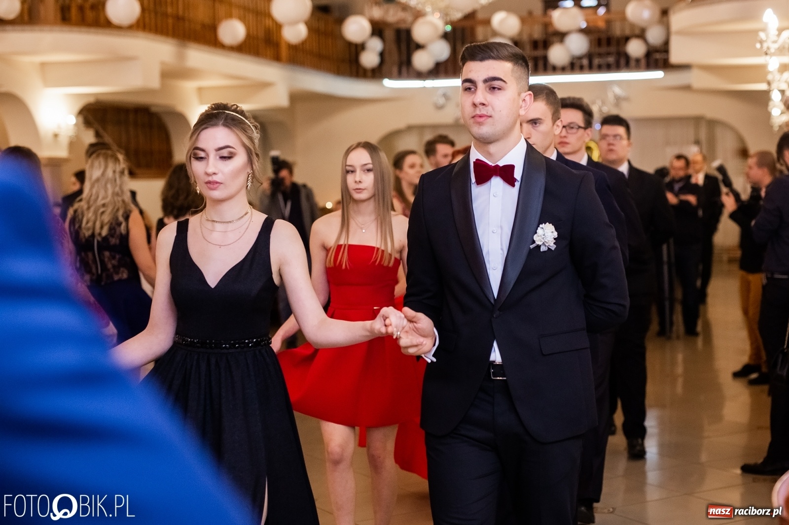 Zdjęcie w galerii na portalu naszraciborz.pl: Maturzyści z Mechanika wyszli do studniówkowego poloneza [FOTO i WIDEO] wiadomości z regionu