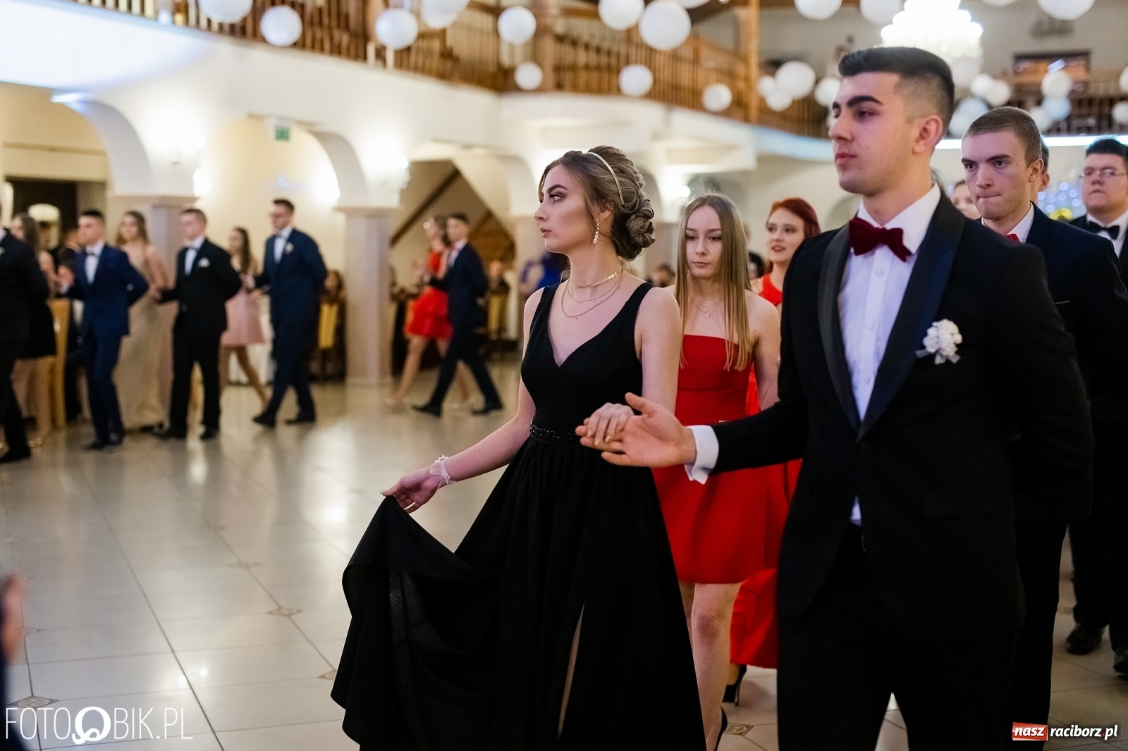 Zdjęcie w galerii na portalu naszraciborz.pl: Maturzyści z Mechanika wyszli do studniówkowego poloneza [FOTO i WIDEO] wiadomości z regionu