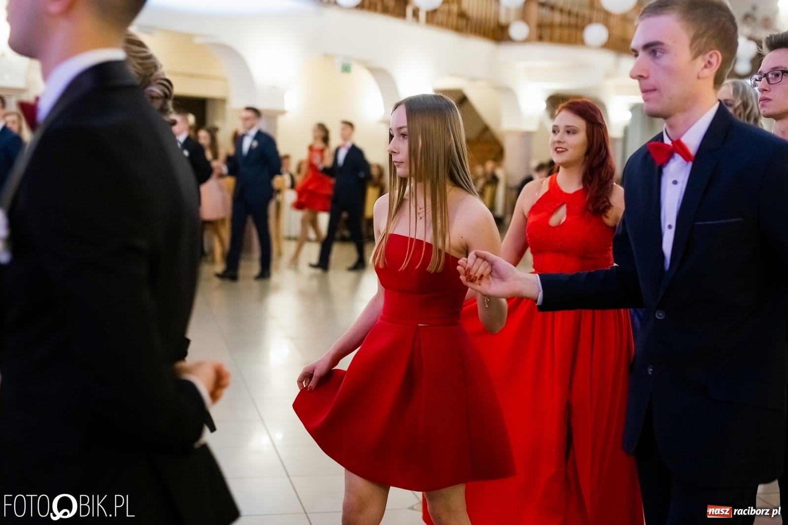 Zdjęcie w galerii na portalu naszraciborz.pl: Maturzyści z Mechanika wyszli do studniówkowego poloneza [FOTO i WIDEO] wiadomości z regionu