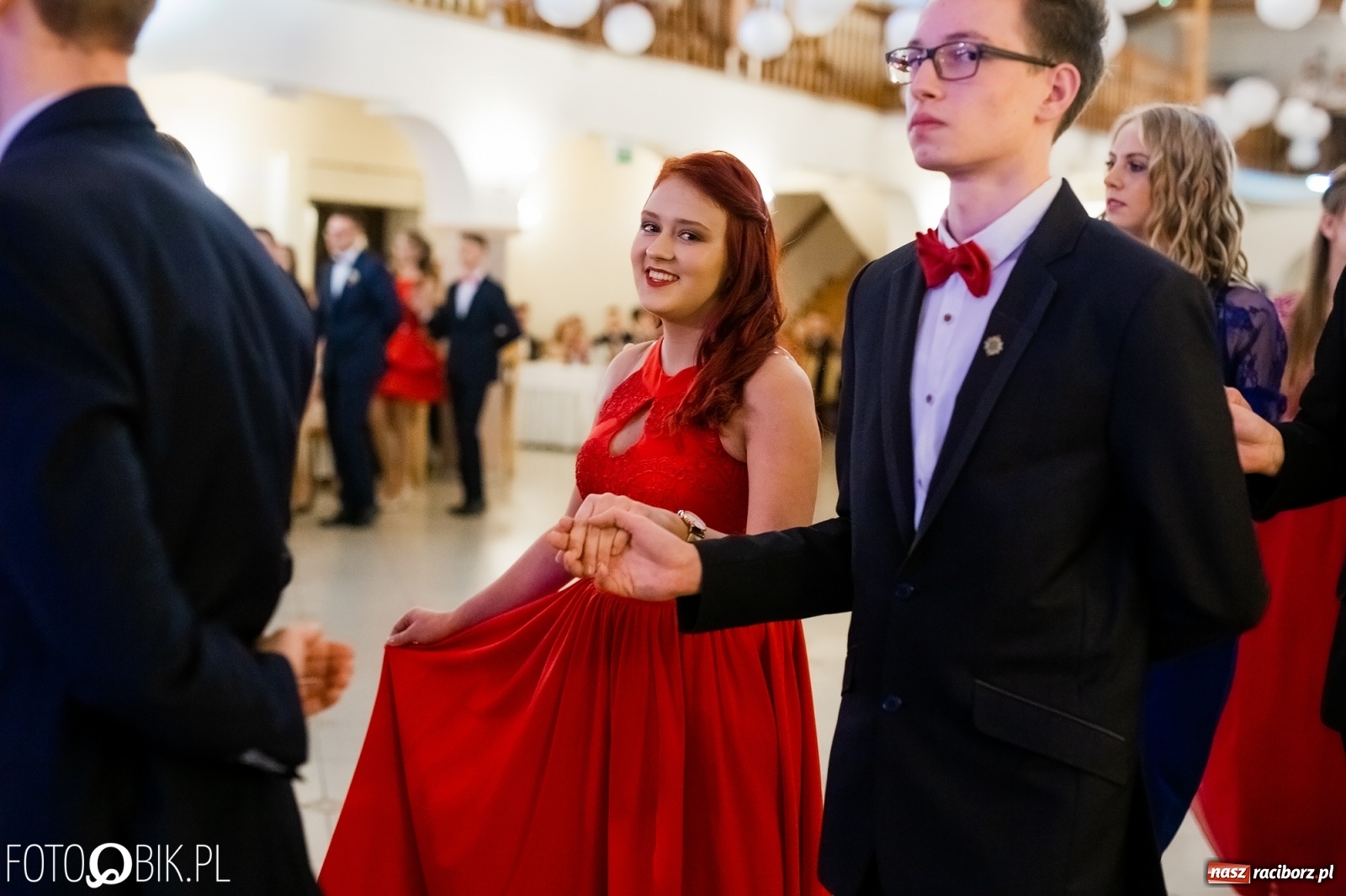 Zdjęcie w galerii na portalu naszraciborz.pl: Maturzyści z Mechanika wyszli do studniówkowego poloneza [FOTO i WIDEO] wiadomości z regionu