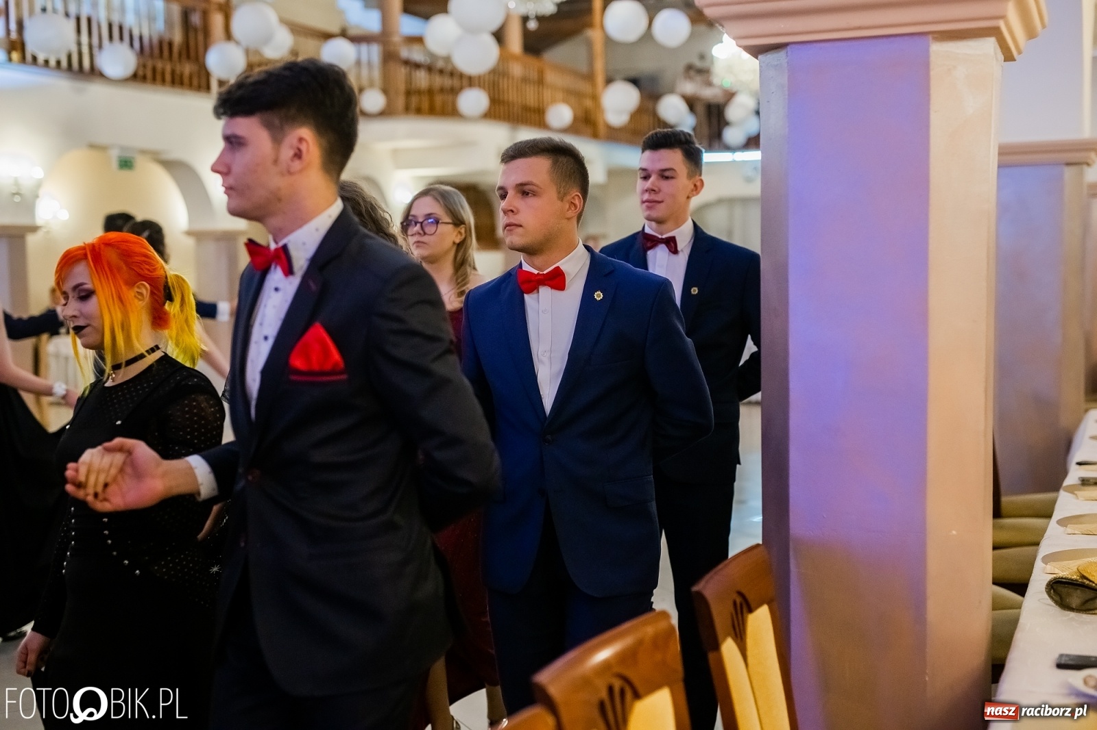 Zdjęcie w galerii na portalu naszraciborz.pl: Maturzyści z Mechanika wyszli do studniówkowego poloneza [FOTO i WIDEO] wiadomości z regionu