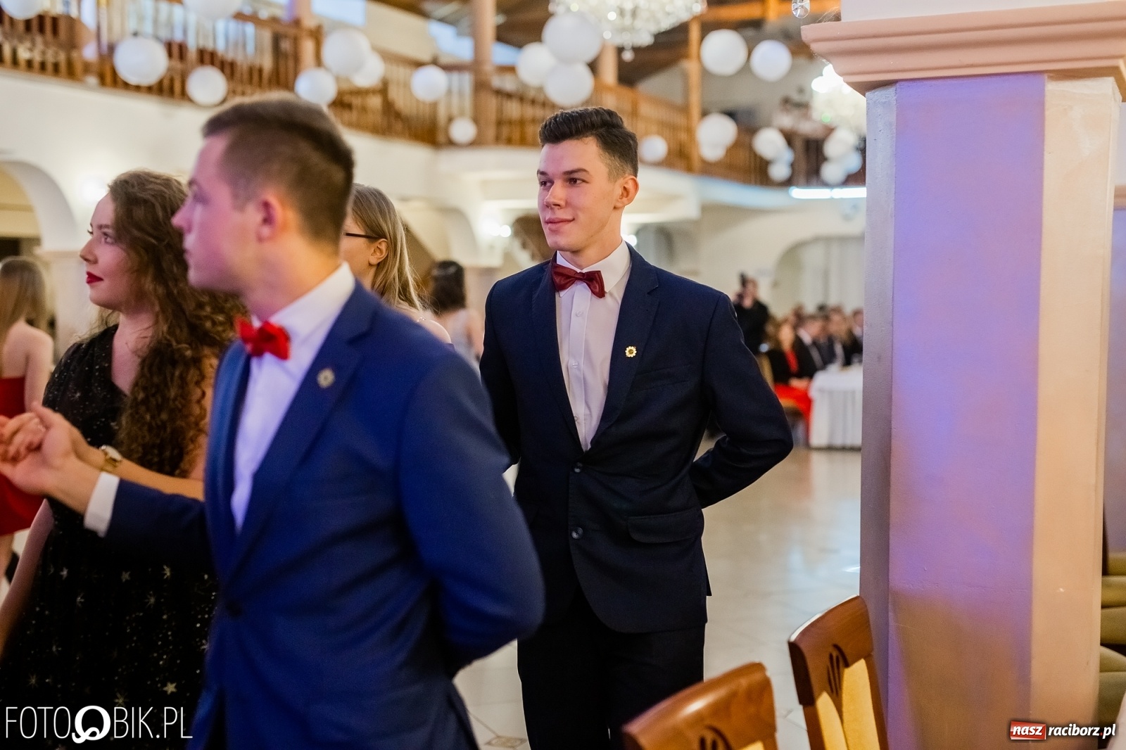 Zdjęcie w galerii na portalu naszraciborz.pl: Maturzyści z Mechanika wyszli do studniówkowego poloneza [FOTO i WIDEO] wiadomości z regionu