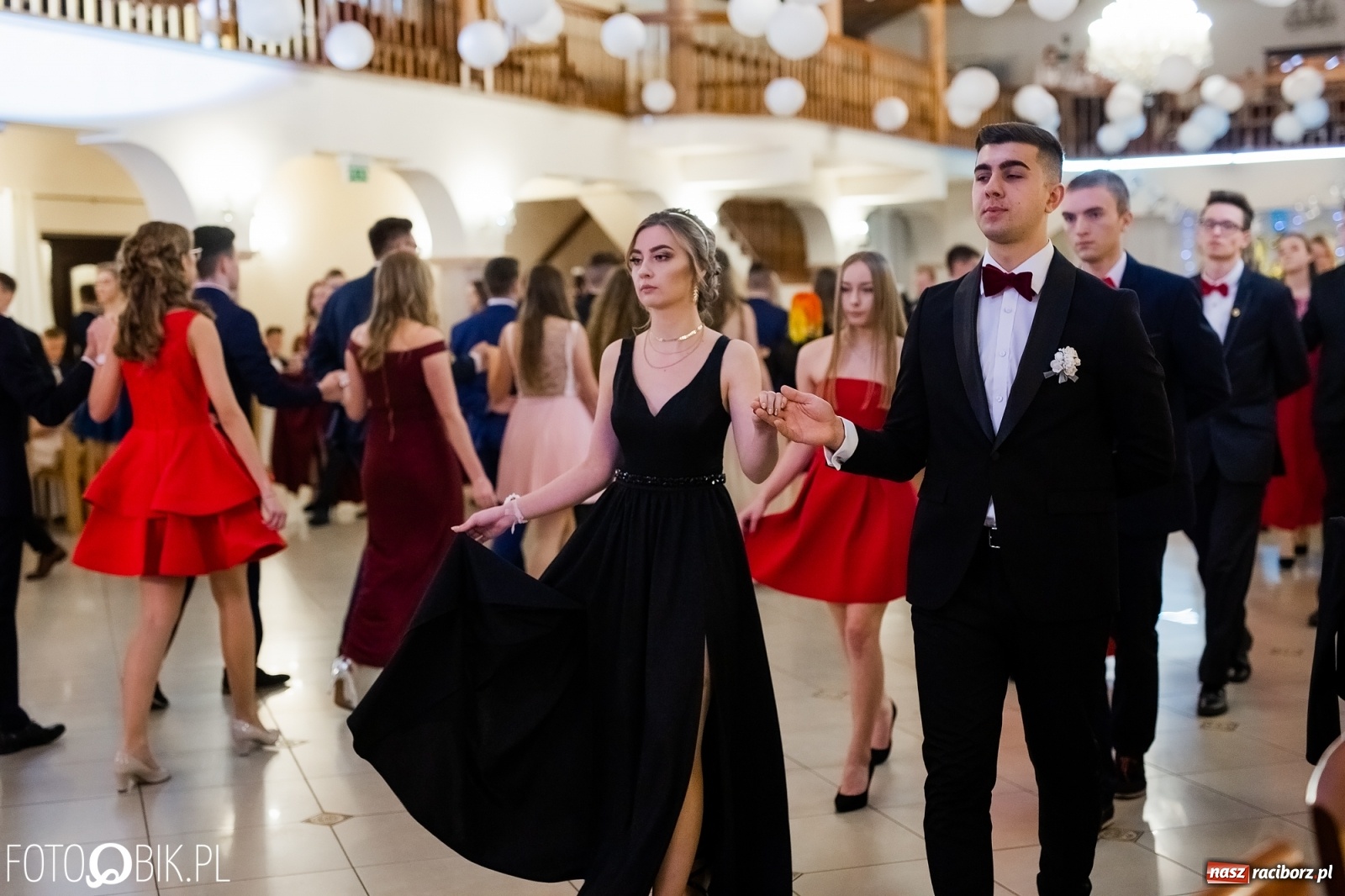 Zdjęcie w galerii na portalu naszraciborz.pl: Maturzyści z Mechanika wyszli do studniówkowego poloneza [FOTO i WIDEO] wiadomości z regionu