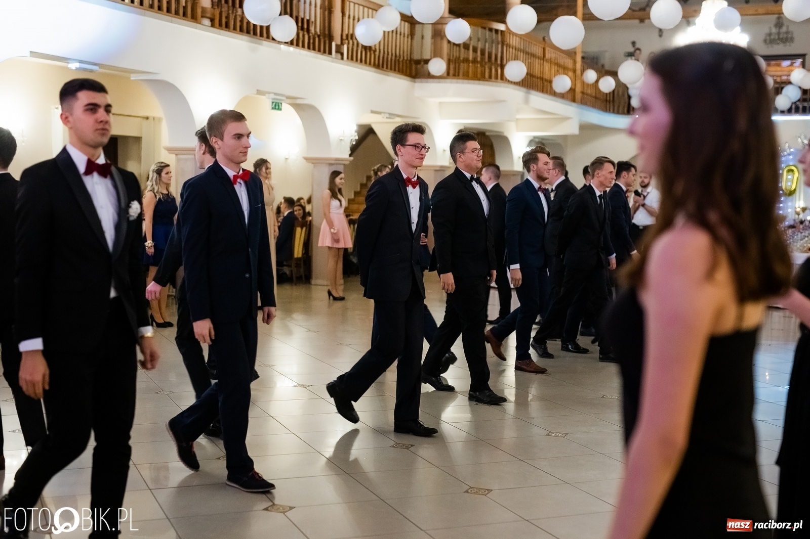 Zdjęcie w galerii na portalu naszraciborz.pl: Maturzyści z Mechanika wyszli do studniówkowego poloneza [FOTO i WIDEO] wiadomości z regionu