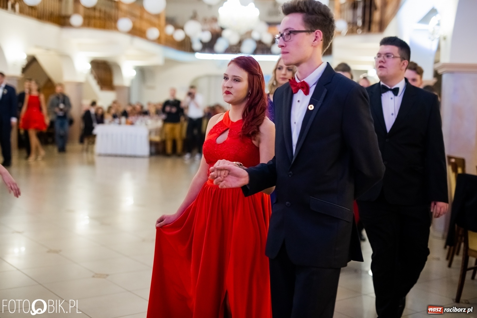 Zdjęcie w galerii na portalu naszraciborz.pl: Maturzyści z Mechanika wyszli do studniówkowego poloneza [FOTO i WIDEO] wiadomości z regionu