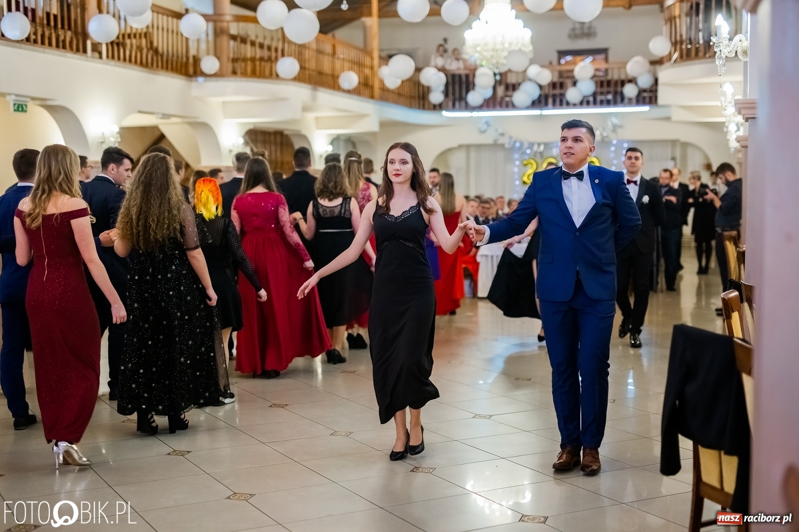 Zdjęcie w galerii na portalu naszraciborz.pl: Maturzyści z Mechanika wyszli do studniówkowego poloneza [FOTO i WIDEO] wiadomości z regionu