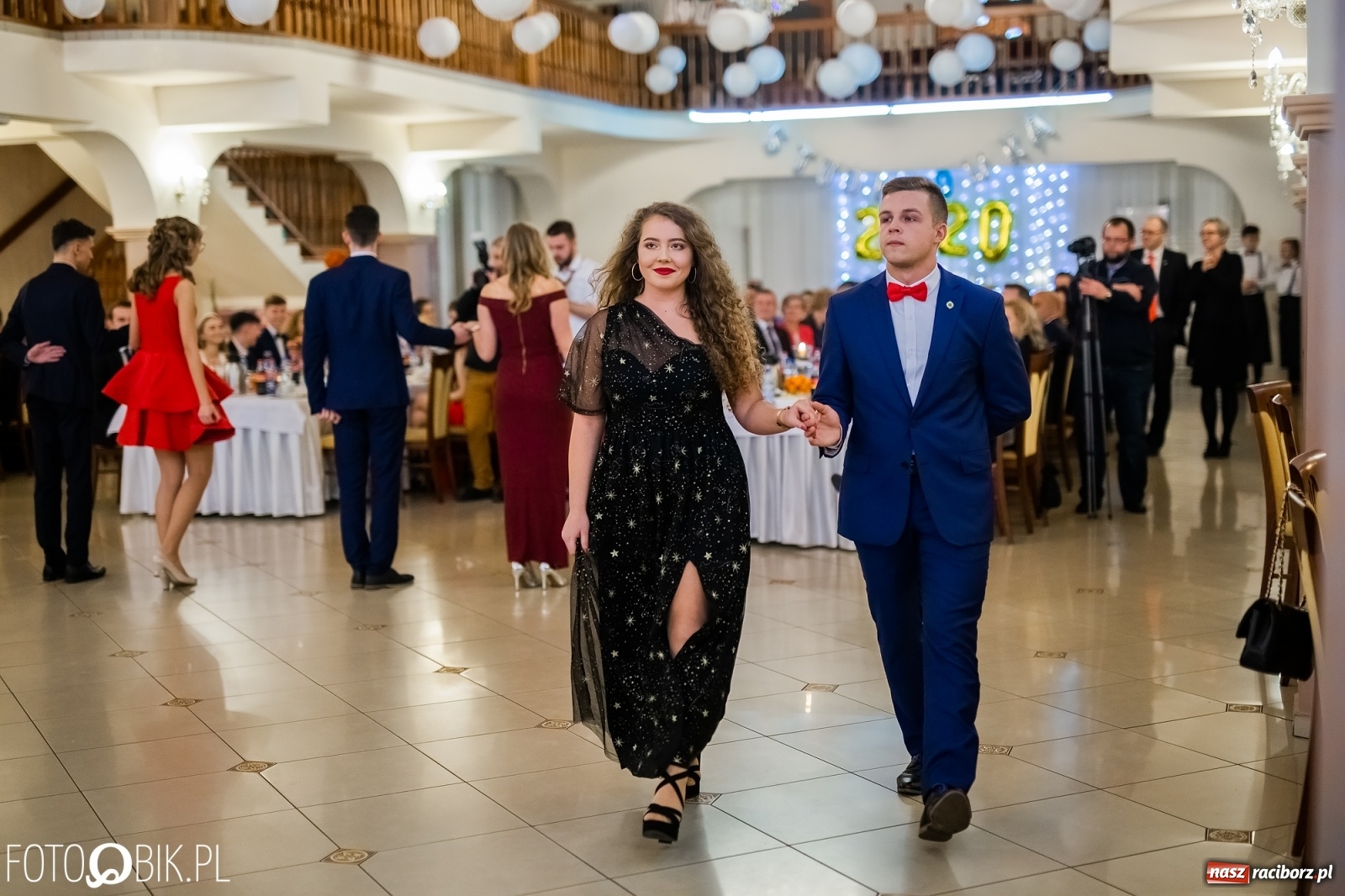 Zdjęcie w galerii na portalu naszraciborz.pl: Maturzyści z Mechanika wyszli do studniówkowego poloneza [FOTO i WIDEO] wiadomości z regionu