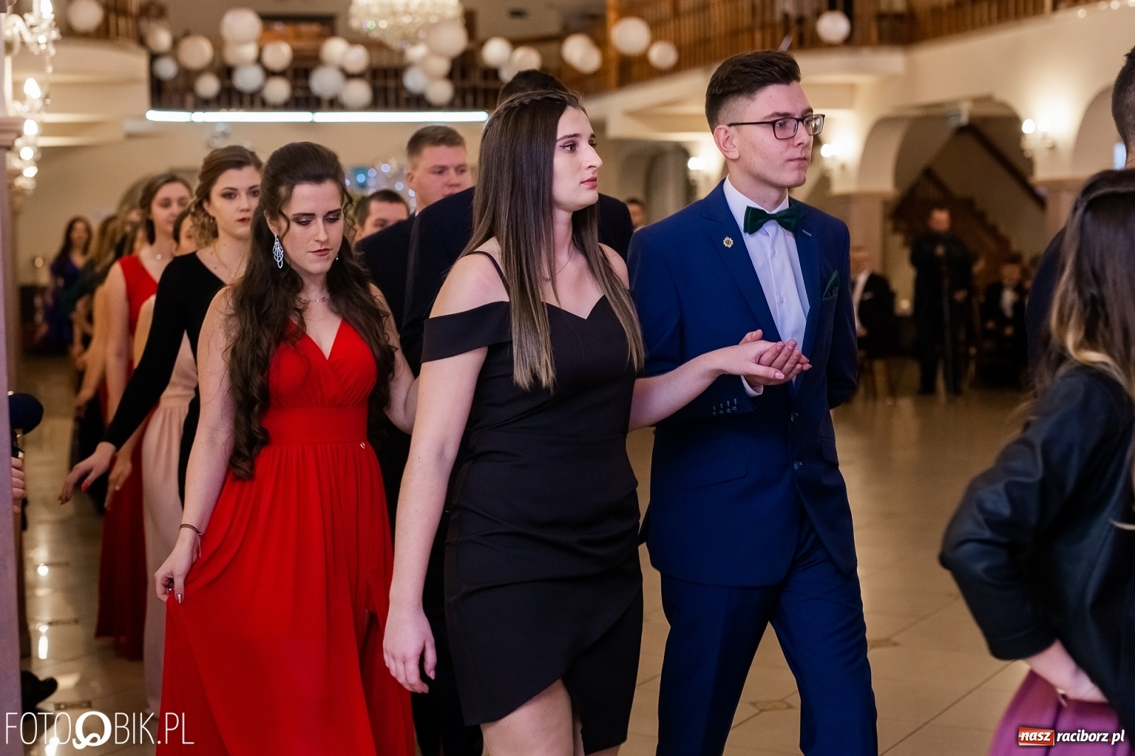 Zdjęcie w galerii na portalu naszraciborz.pl: Maturzyści z Mechanika wyszli do studniówkowego poloneza [FOTO i WIDEO] wiadomości z regionu