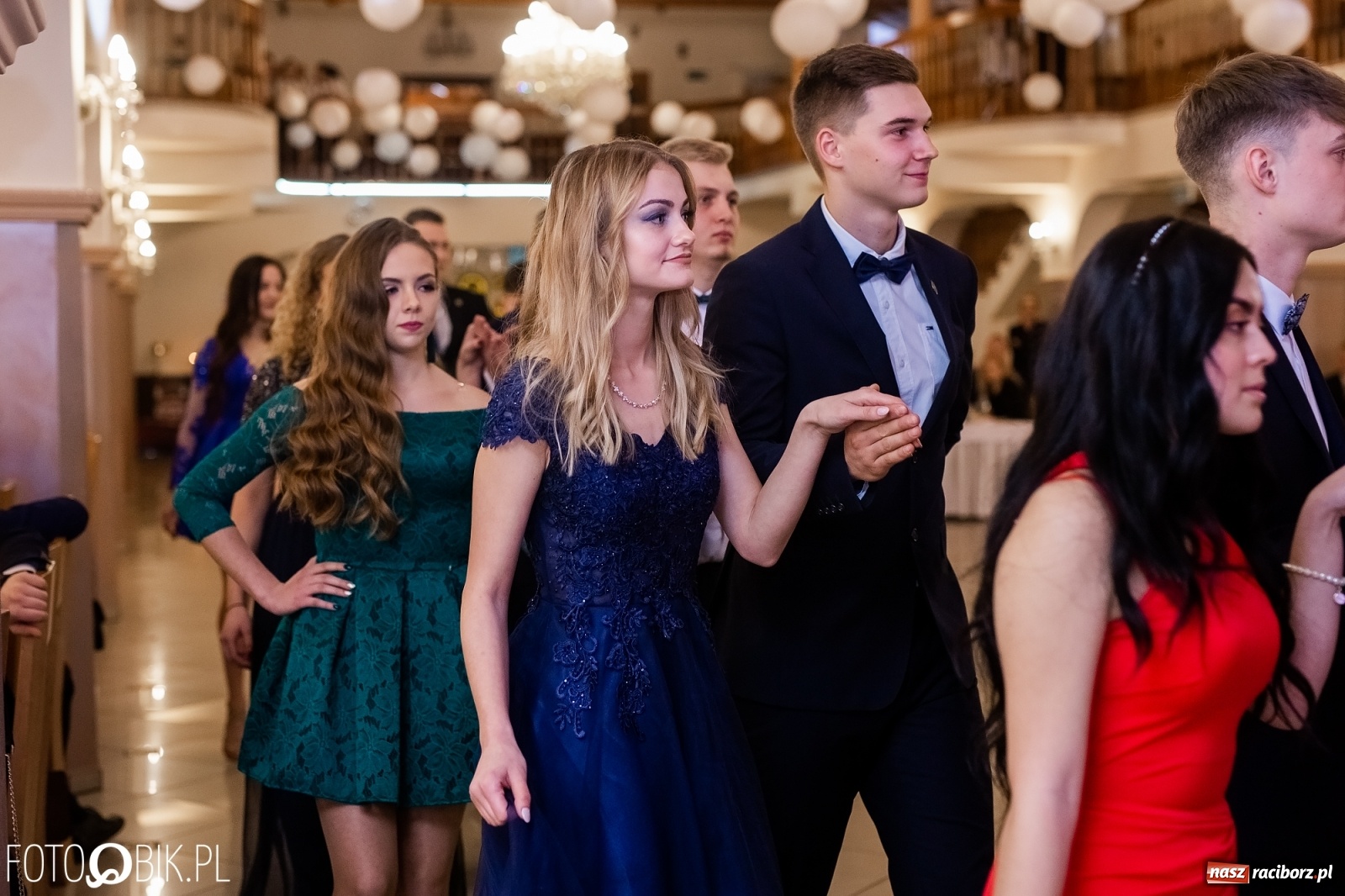 Zdjęcie w galerii na portalu naszraciborz.pl: Maturzyści z Mechanika wyszli do studniówkowego poloneza [FOTO i WIDEO] wiadomości z regionu