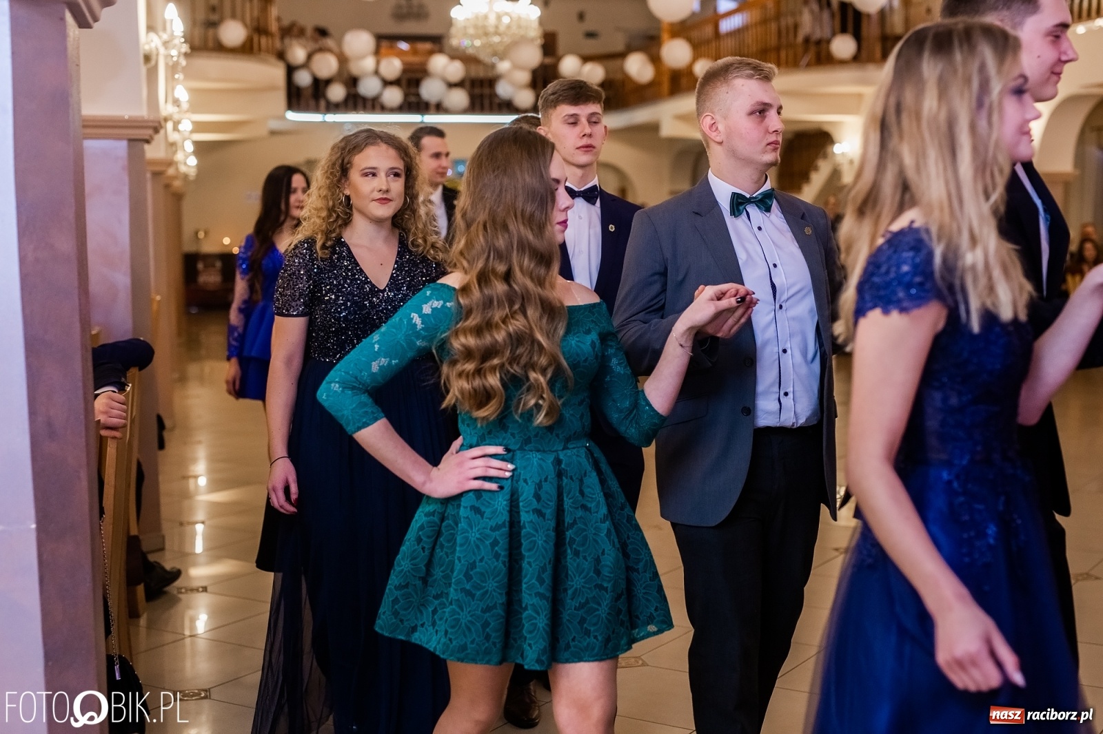 Zdjęcie w galerii na portalu naszraciborz.pl: Maturzyści z Mechanika wyszli do studniówkowego poloneza [FOTO i WIDEO] wiadomości z regionu