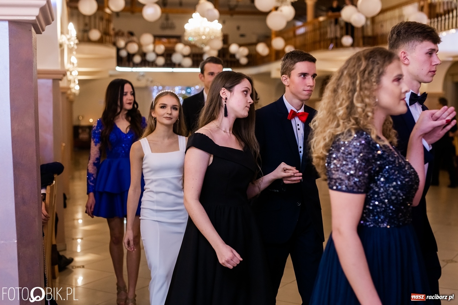 Zdjęcie w galerii na portalu naszraciborz.pl: Maturzyści z Mechanika wyszli do studniówkowego poloneza [FOTO i WIDEO] wiadomości z regionu