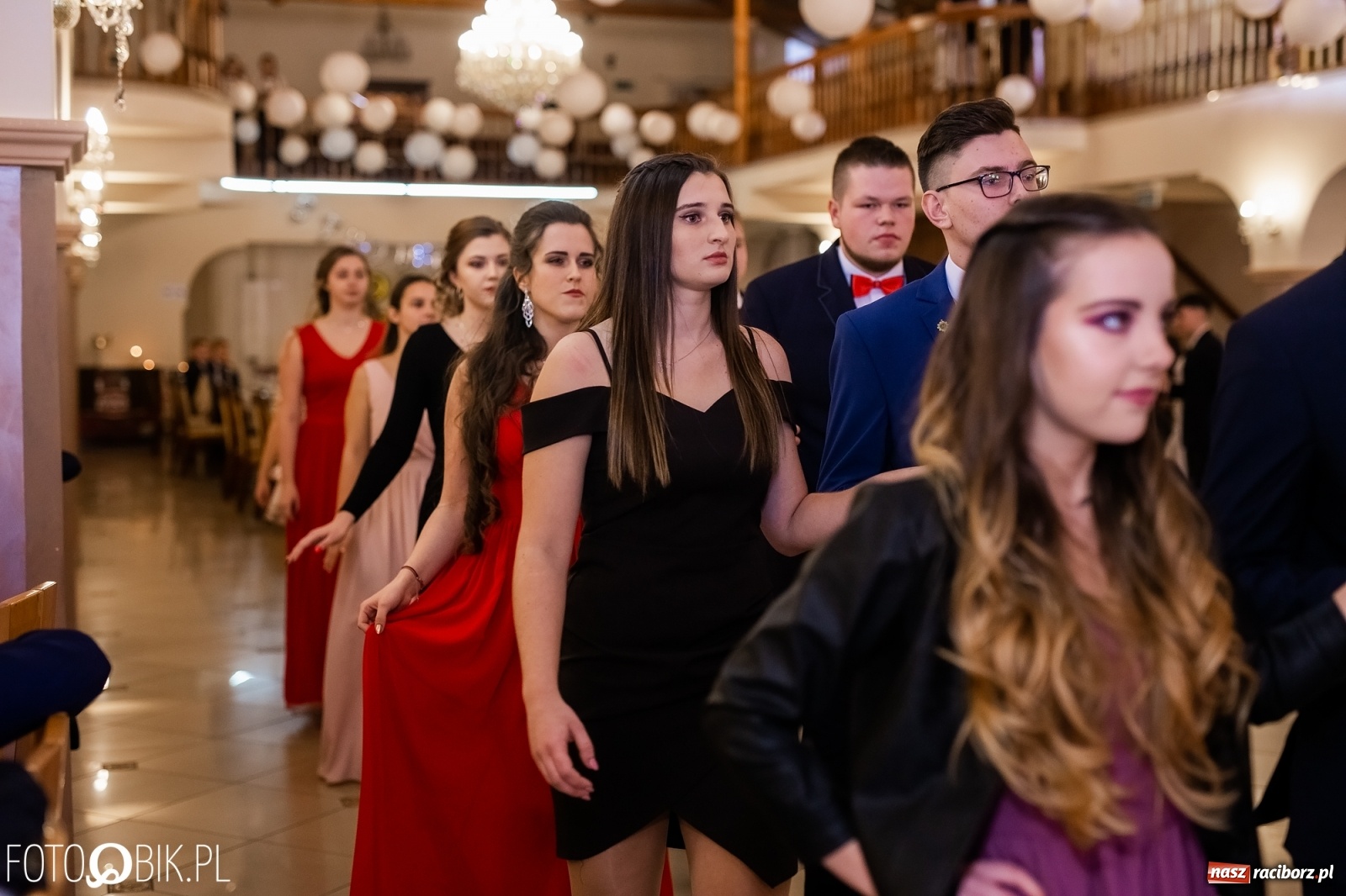 Zdjęcie w galerii na portalu naszraciborz.pl: Maturzyści z Mechanika wyszli do studniówkowego poloneza [FOTO i WIDEO] wiadomości z regionu