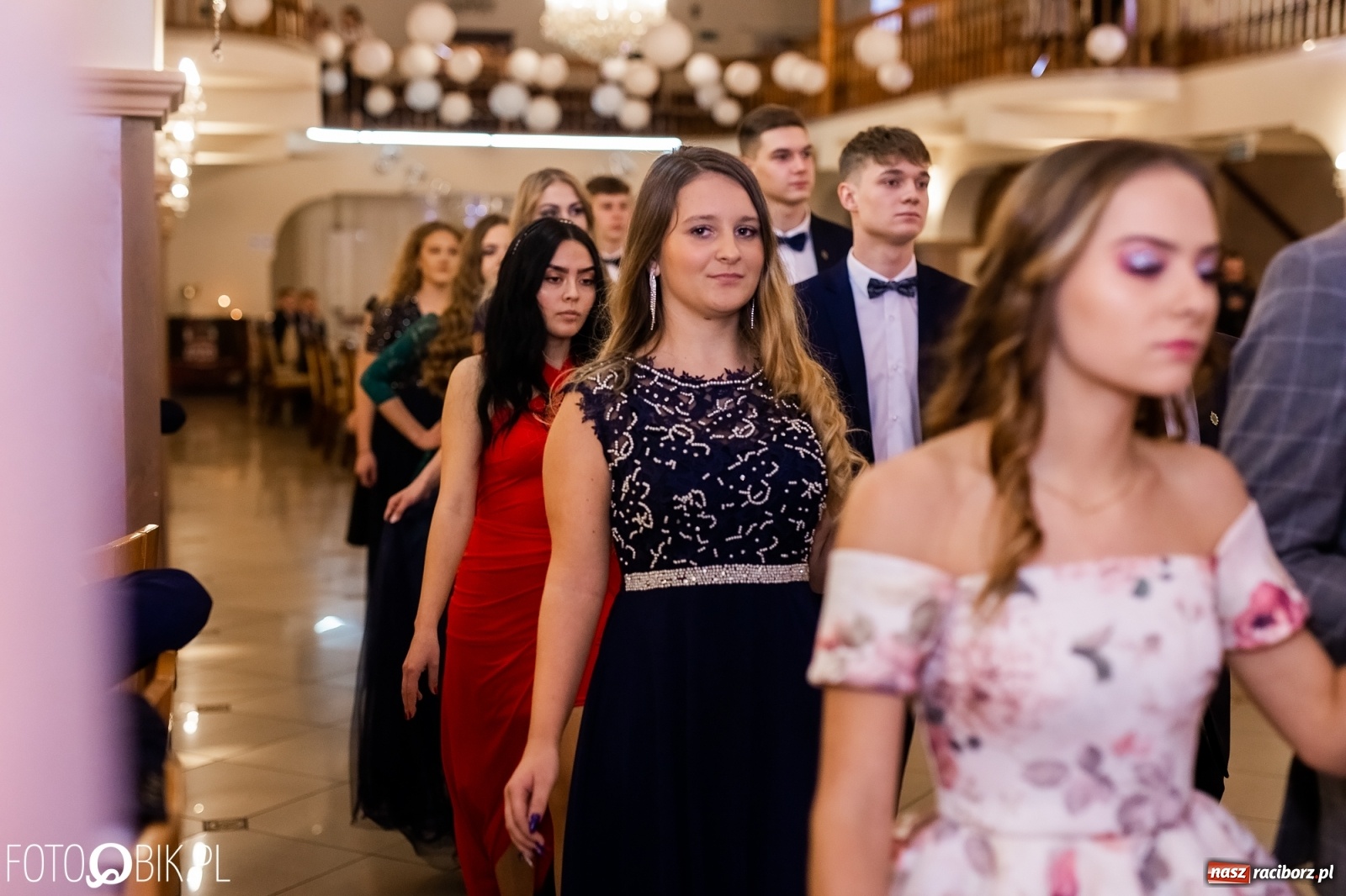 Zdjęcie w galerii na portalu naszraciborz.pl: Maturzyści z Mechanika wyszli do studniówkowego poloneza [FOTO i WIDEO] wiadomości z regionu