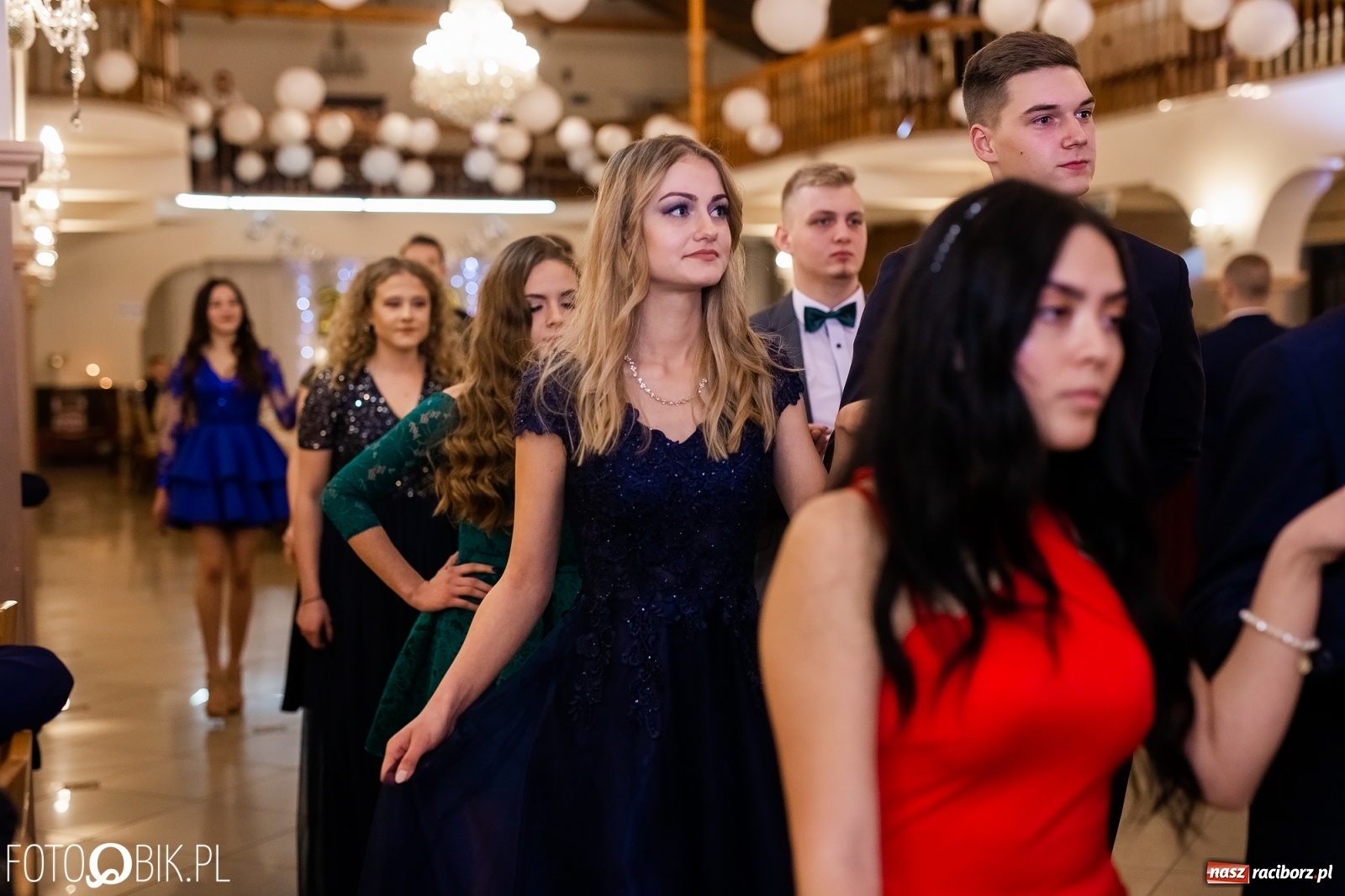 Zdjęcie w galerii na portalu naszraciborz.pl: Maturzyści z Mechanika wyszli do studniówkowego poloneza [FOTO i WIDEO] wiadomości z regionu