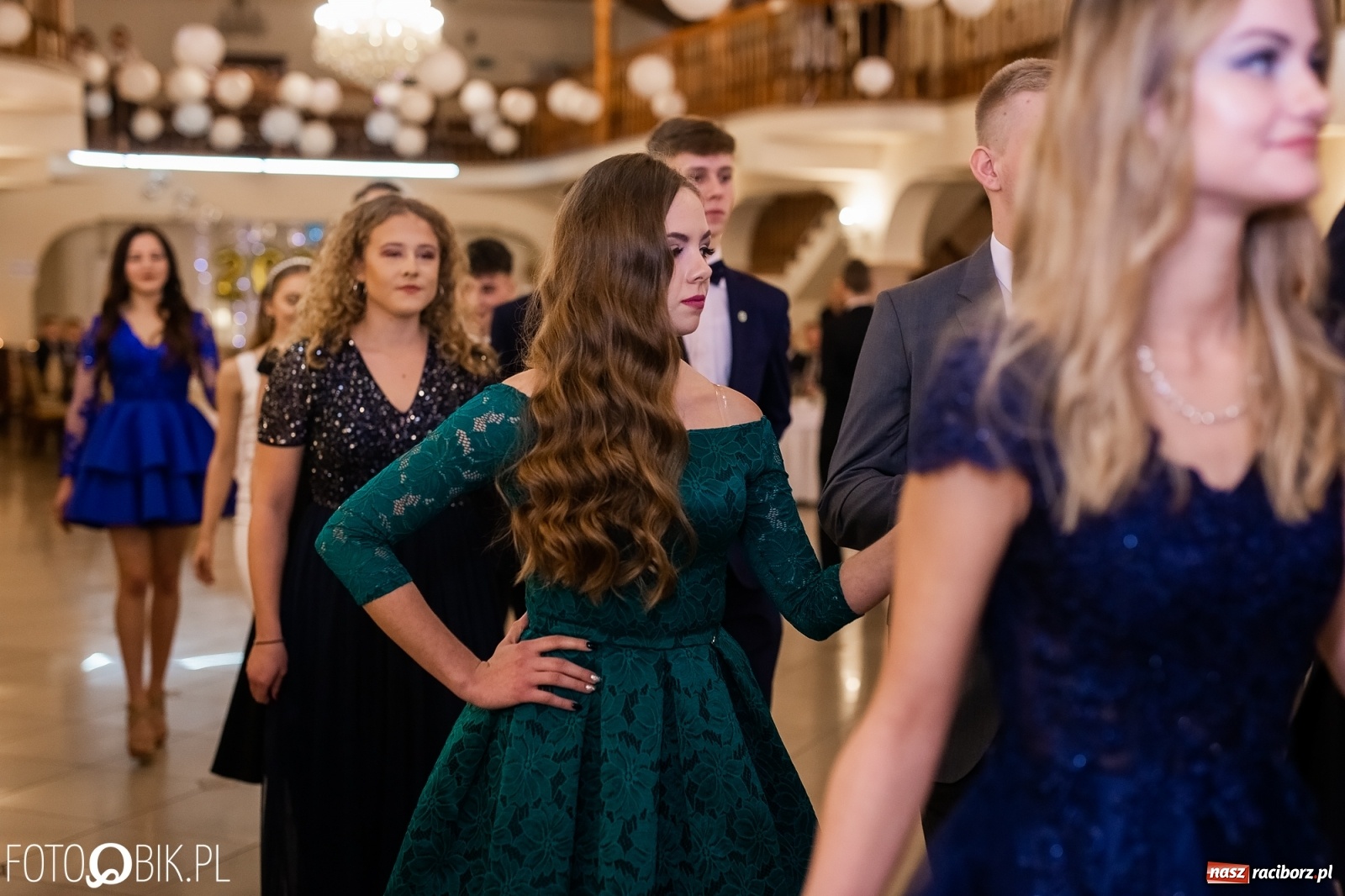 Zdjęcie w galerii na portalu naszraciborz.pl: Maturzyści z Mechanika wyszli do studniówkowego poloneza [FOTO i WIDEO] wiadomości z regionu