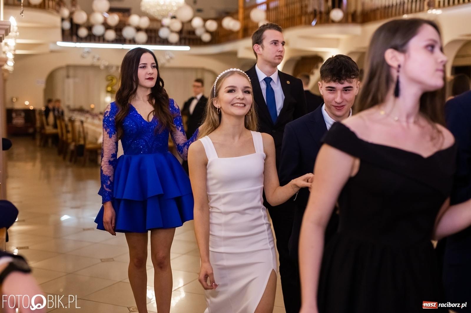 Zdjęcie w galerii na portalu naszraciborz.pl: Maturzyści z Mechanika wyszli do studniówkowego poloneza [FOTO i WIDEO] wiadomości z regionu