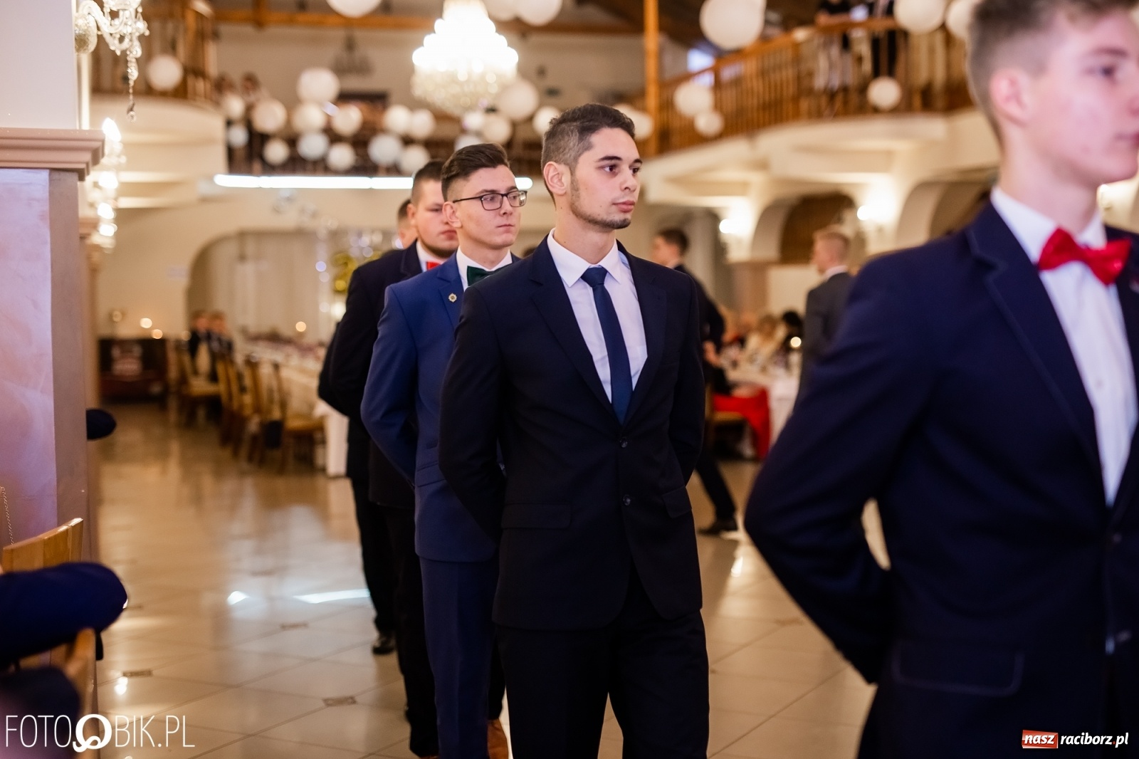 Zdjęcie w galerii na portalu naszraciborz.pl: Maturzyści z Mechanika wyszli do studniówkowego poloneza [FOTO i WIDEO] wiadomości z regionu