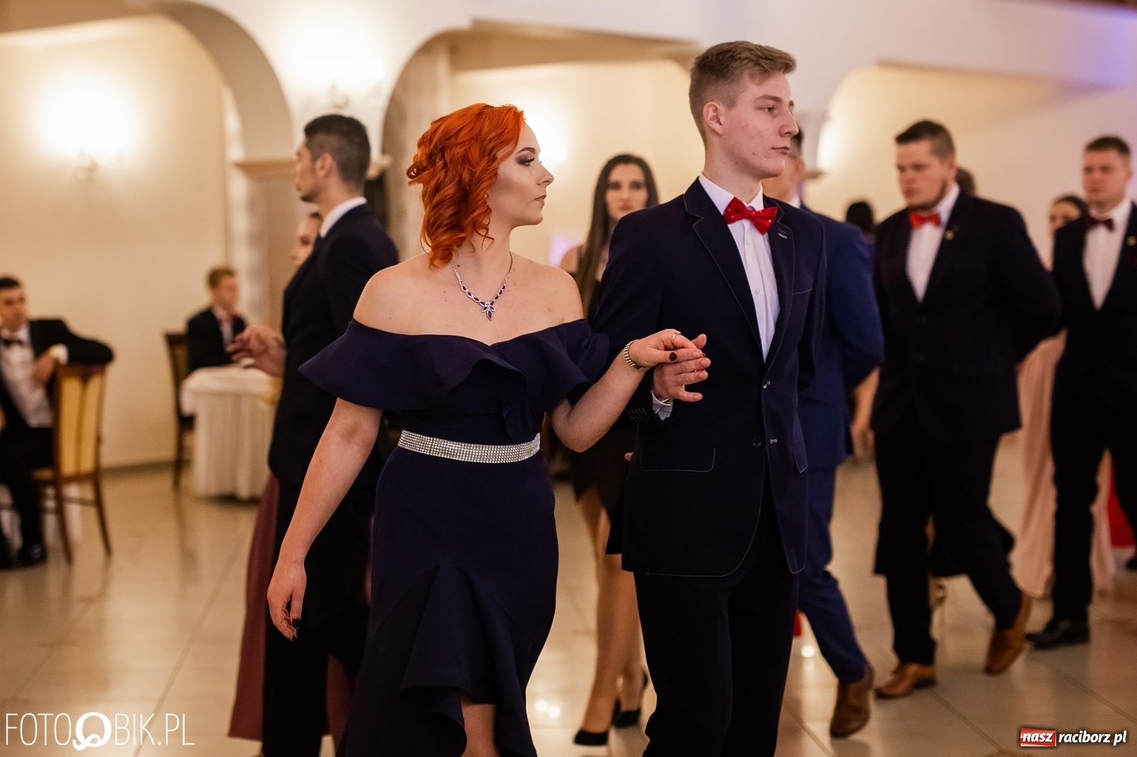 Zdjęcie w galerii na portalu naszraciborz.pl: Maturzyści z Mechanika wyszli do studniówkowego poloneza [FOTO i WIDEO] wiadomości z regionu