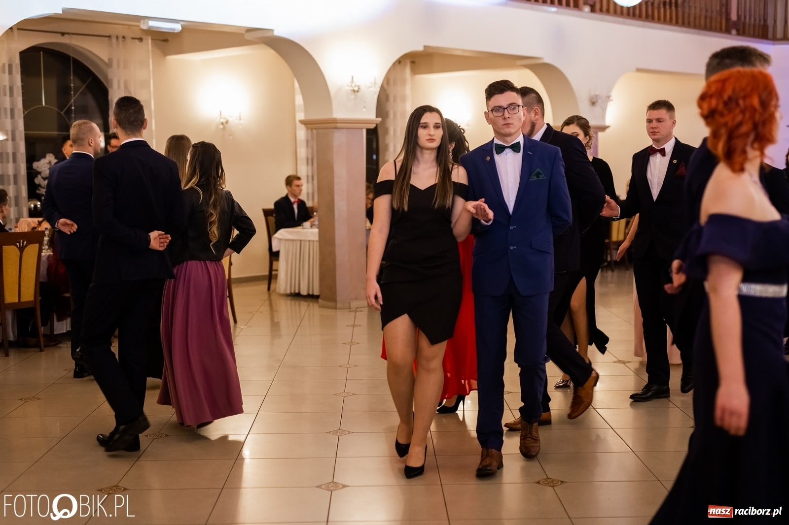 Zdjęcie w galerii na portalu naszraciborz.pl: Maturzyści z Mechanika wyszli do studniówkowego poloneza [FOTO i WIDEO] wiadomości z regionu