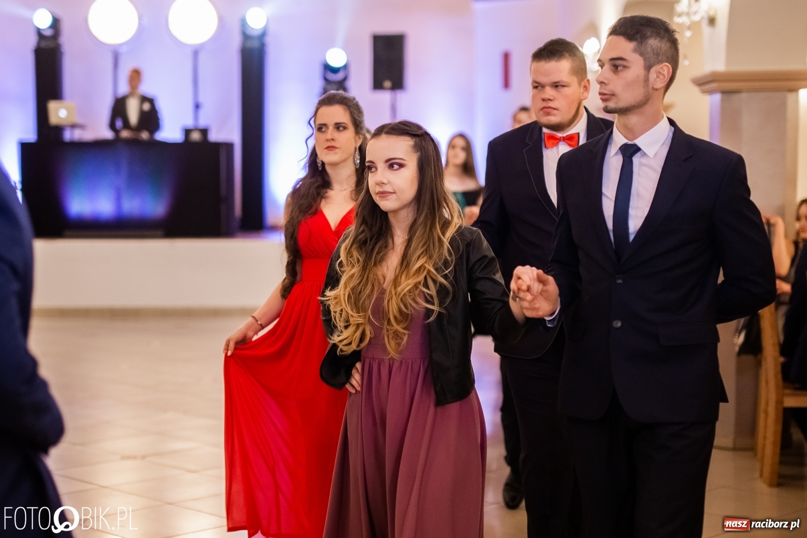 Zdjęcie w galerii na portalu naszraciborz.pl: Maturzyści z Mechanika wyszli do studniówkowego poloneza [FOTO i WIDEO] wiadomości z regionu