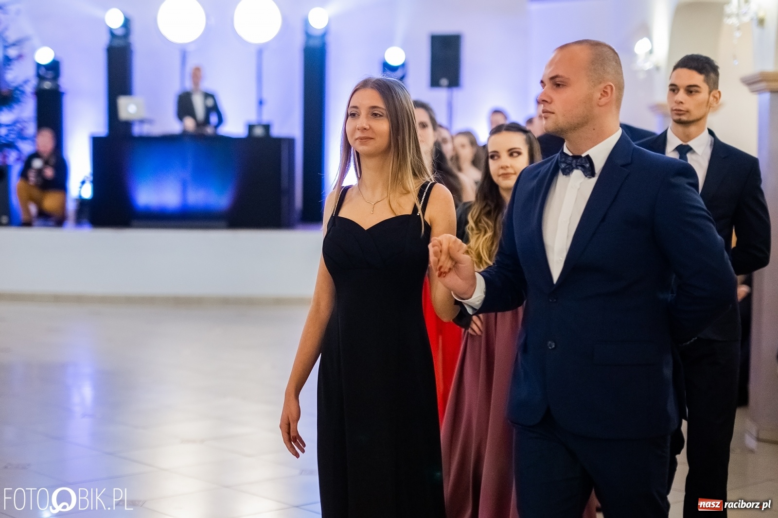 Zdjęcie w galerii na portalu naszraciborz.pl: Maturzyści z Mechanika wyszli do studniówkowego poloneza [FOTO i WIDEO] wiadomości z regionu