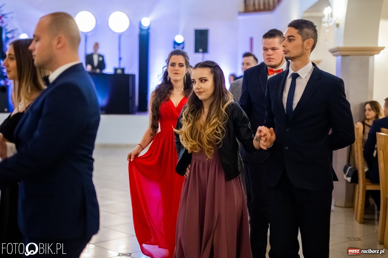 Zdjęcie w galerii na portalu naszraciborz.pl: Maturzyści z Mechanika wyszli do studniówkowego poloneza [FOTO i WIDEO] wiadomości z regionu