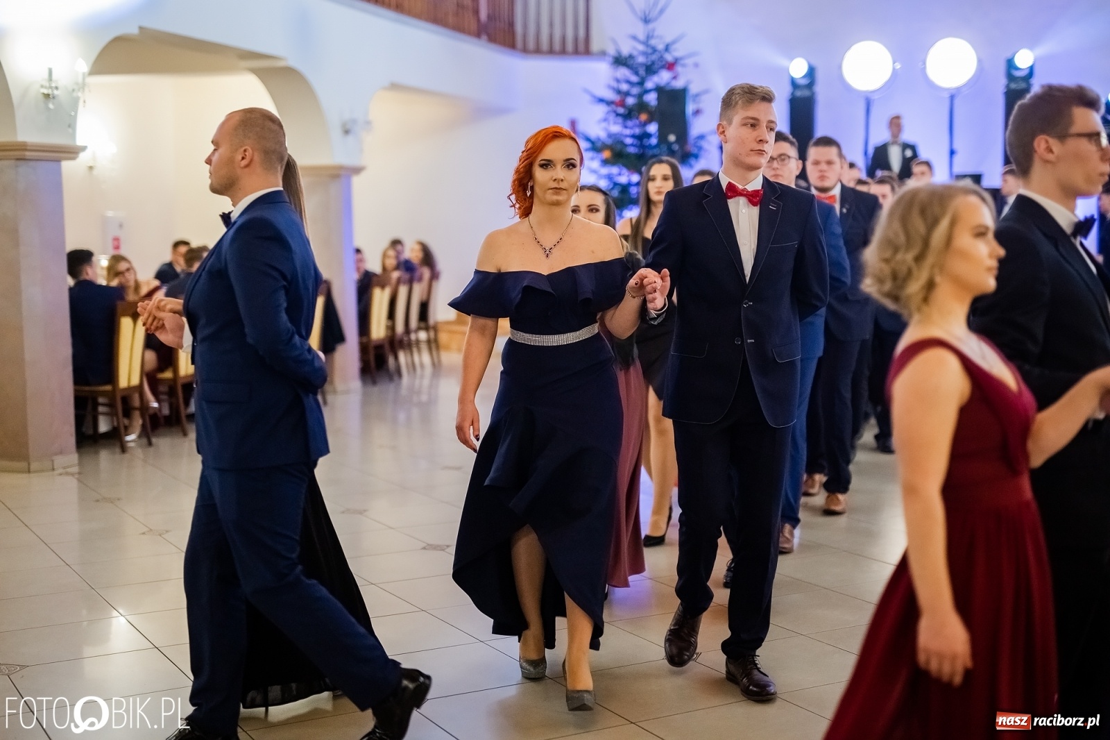 Zdjęcie w galerii na portalu naszraciborz.pl: Maturzyści z Mechanika wyszli do studniówkowego poloneza [FOTO i WIDEO] wiadomości z regionu