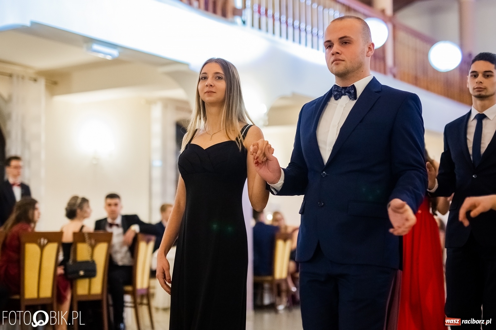 Zdjęcie w galerii na portalu naszraciborz.pl: Maturzyści z Mechanika wyszli do studniówkowego poloneza [FOTO i WIDEO] wiadomości z regionu