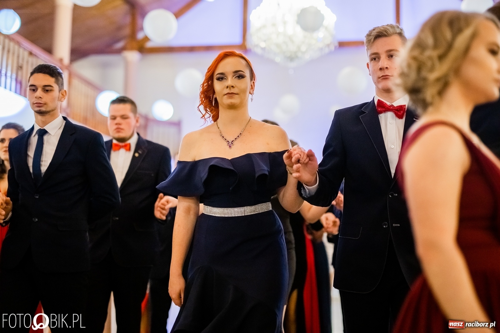 Zdjęcie w galerii na portalu naszraciborz.pl: Maturzyści z Mechanika wyszli do studniówkowego poloneza [FOTO i WIDEO] wiadomości z regionu