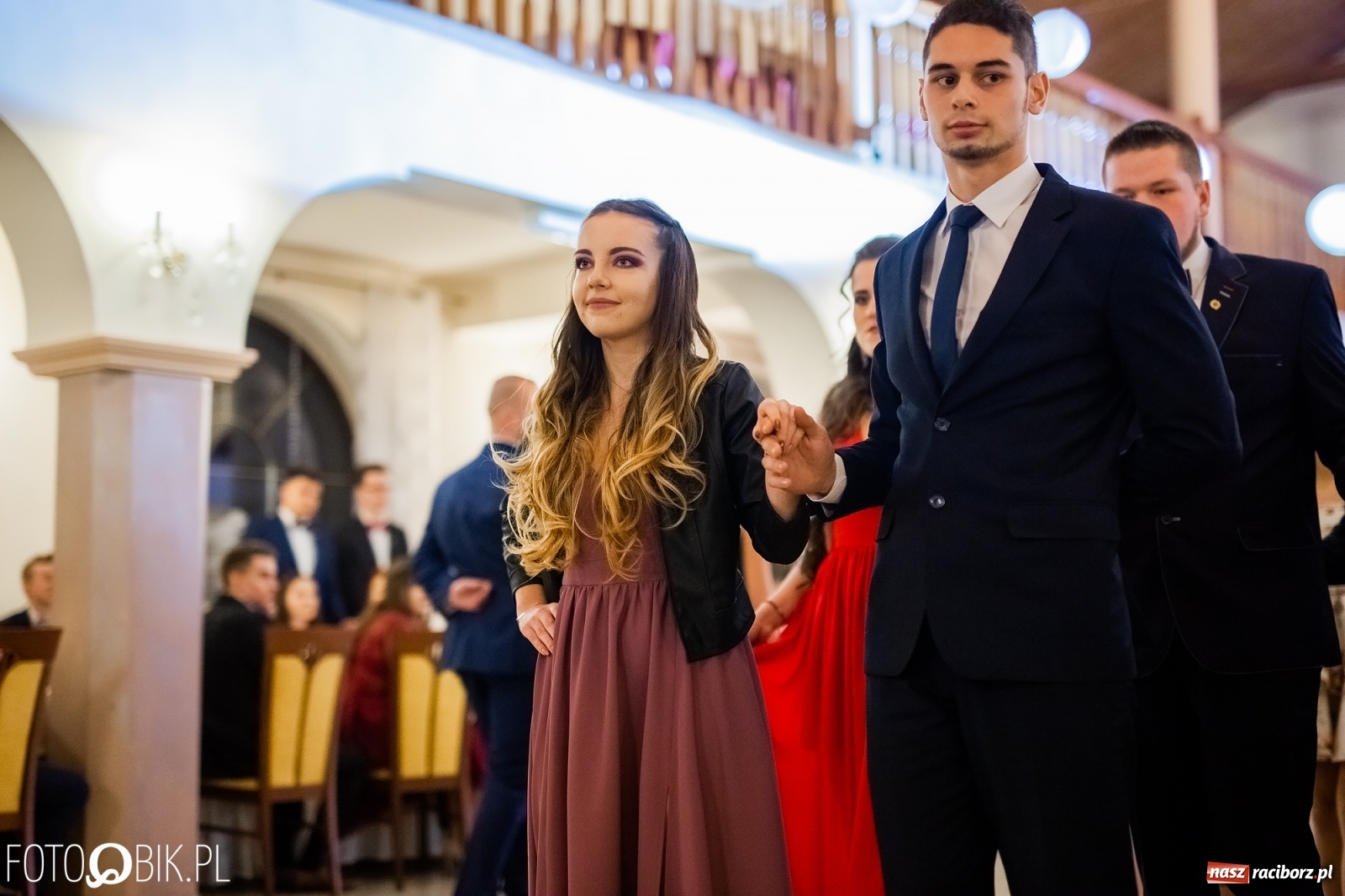 Zdjęcie w galerii na portalu naszraciborz.pl: Maturzyści z Mechanika wyszli do studniówkowego poloneza [FOTO i WIDEO] wiadomości z regionu