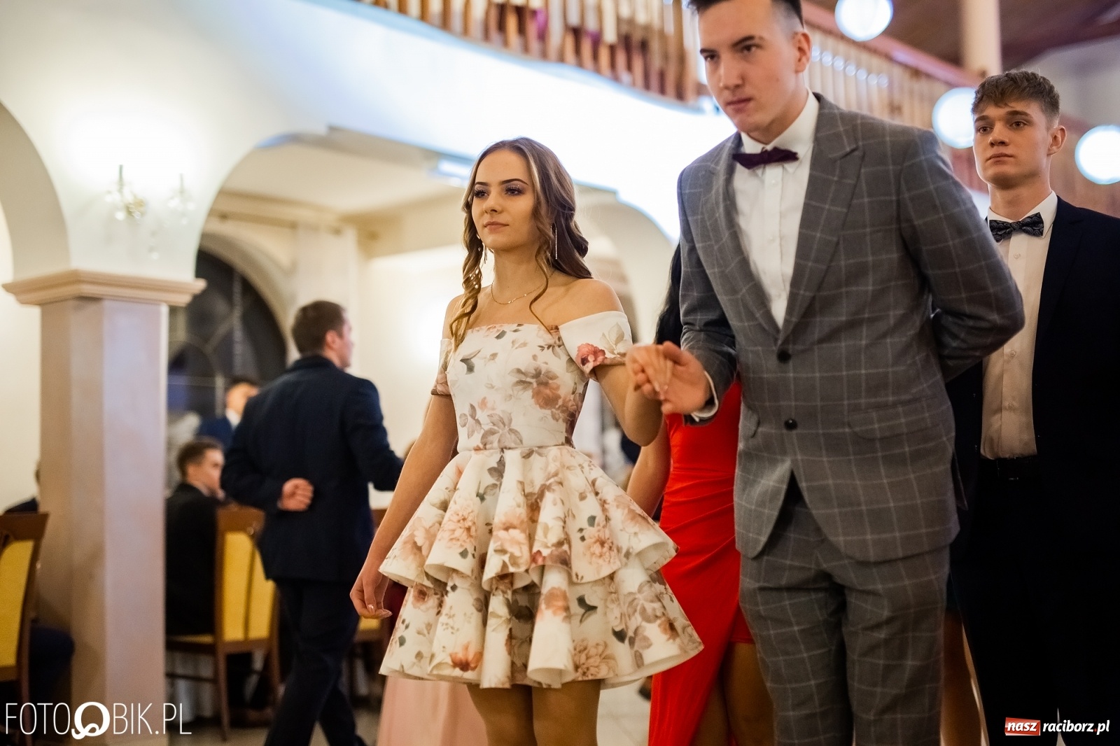 Zdjęcie w galerii na portalu naszraciborz.pl: Maturzyści z Mechanika wyszli do studniówkowego poloneza [FOTO i WIDEO] wiadomości z regionu