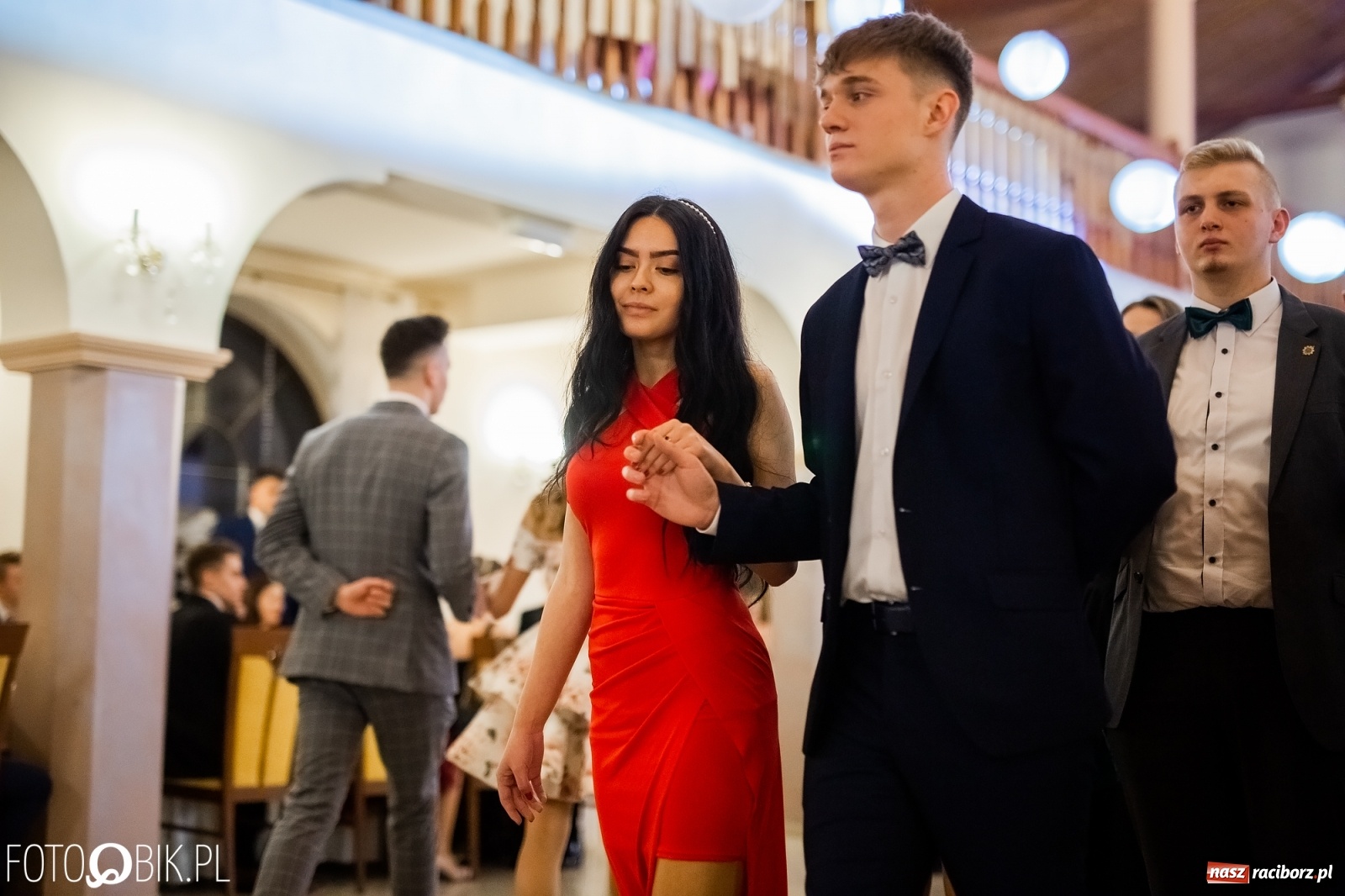 Zdjęcie w galerii na portalu naszraciborz.pl: Maturzyści z Mechanika wyszli do studniówkowego poloneza [FOTO i WIDEO] wiadomości z regionu