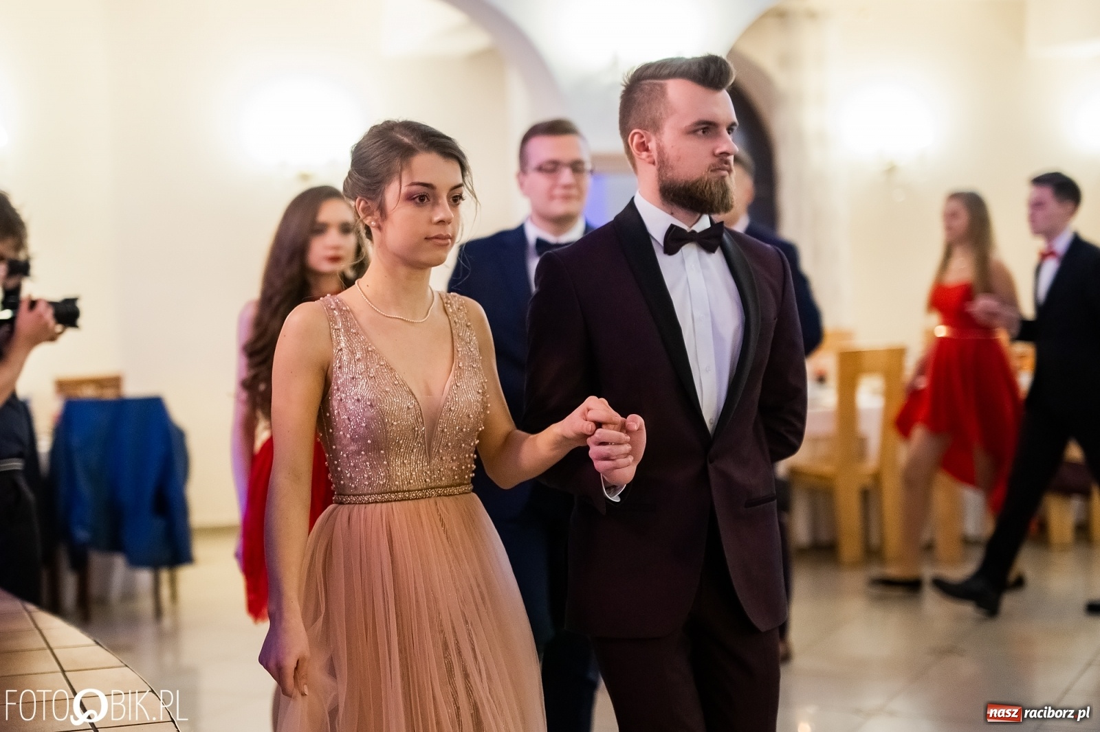 Zdjęcie w galerii na portalu naszraciborz.pl: Maturzyści z Mechanika wyszli do studniówkowego poloneza [FOTO i WIDEO] wiadomości z regionu