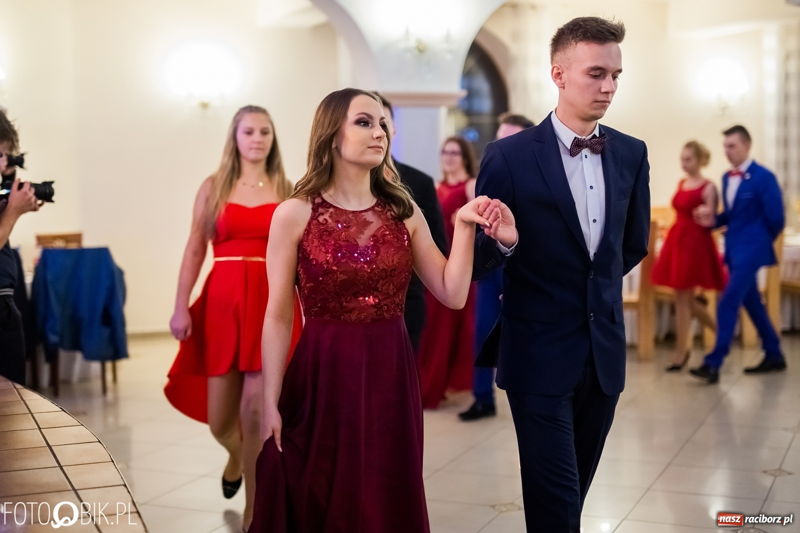 Zdjęcie w galerii na portalu naszraciborz.pl: Maturzyści z Mechanika wyszli do studniówkowego poloneza [FOTO i WIDEO] wiadomości z regionu