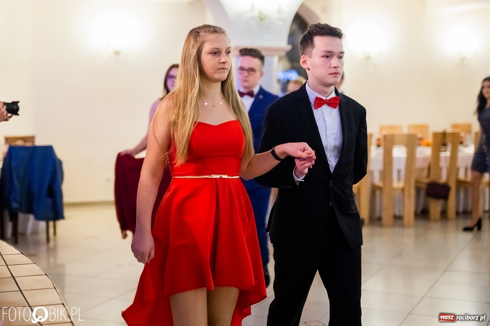 Zdjęcie w galerii na portalu naszraciborz.pl: Maturzyści z Mechanika wyszli do studniówkowego poloneza [FOTO i WIDEO] wiadomości z regionu