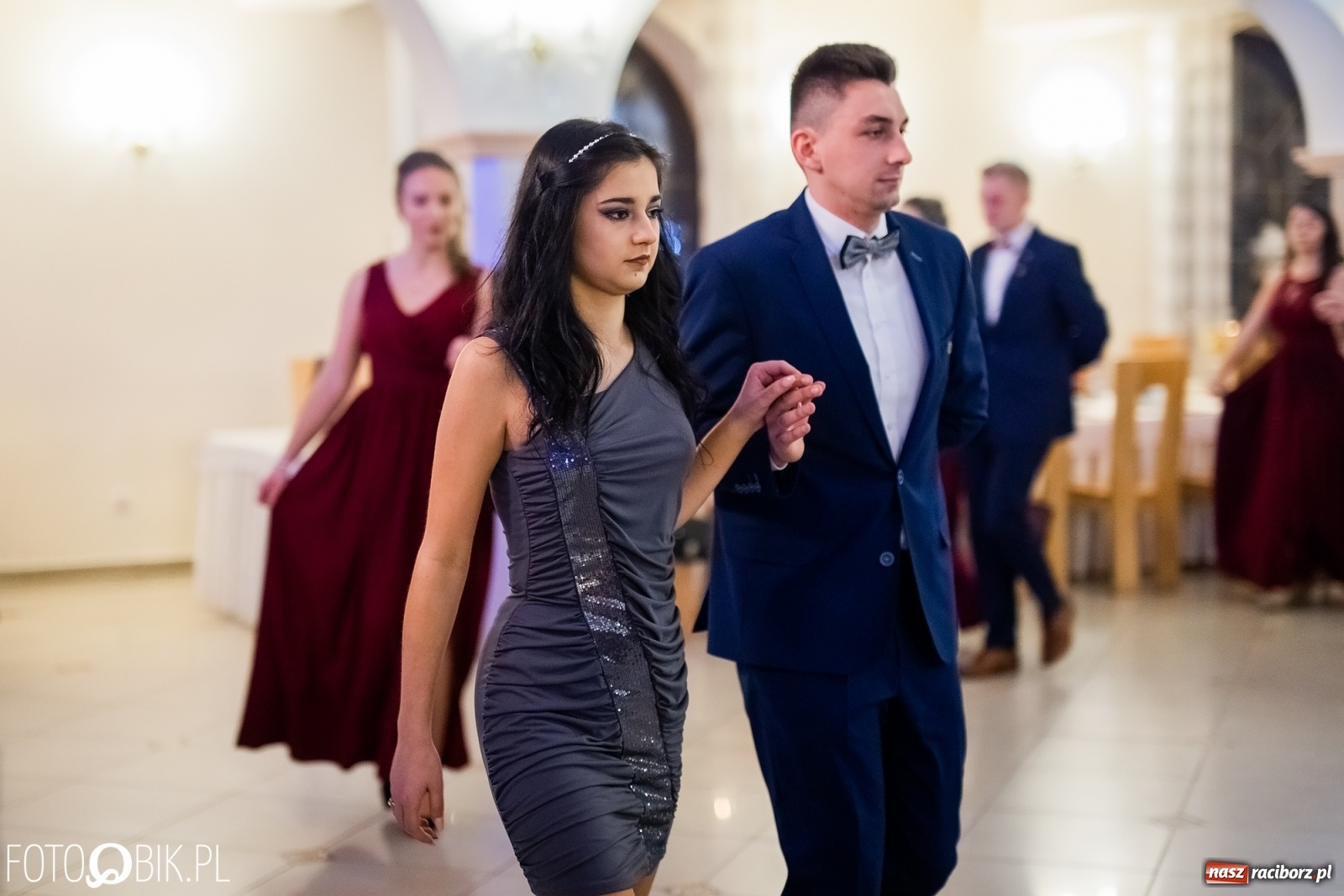 Zdjęcie w galerii na portalu naszraciborz.pl: Maturzyści z Mechanika wyszli do studniówkowego poloneza [FOTO i WIDEO] wiadomości z regionu