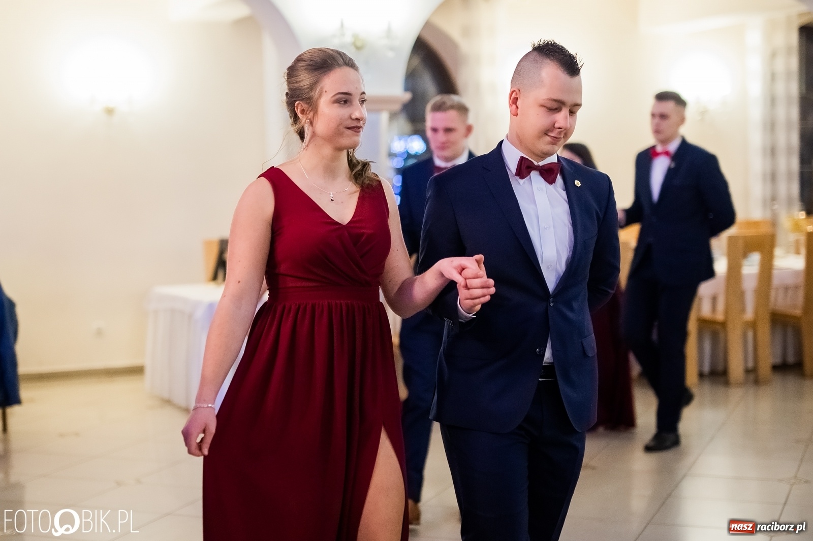 Zdjęcie w galerii na portalu naszraciborz.pl: Maturzyści z Mechanika wyszli do studniówkowego poloneza [FOTO i WIDEO] wiadomości z regionu