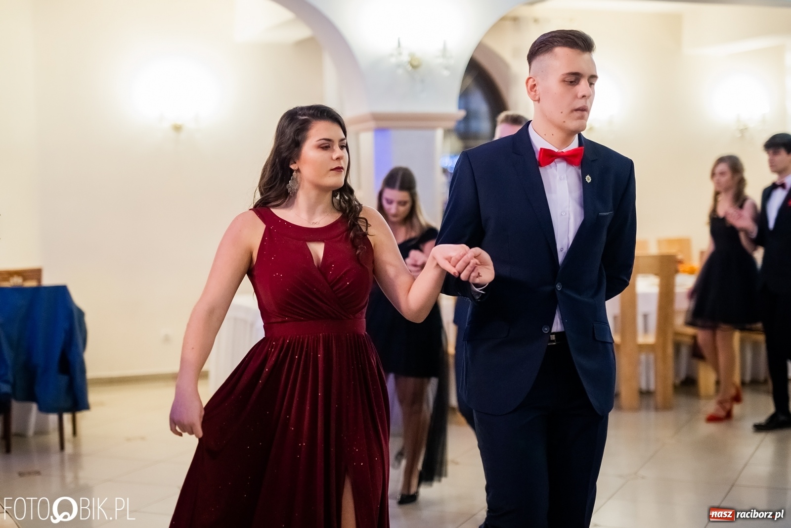 Zdjęcie w galerii na portalu naszraciborz.pl: Maturzyści z Mechanika wyszli do studniówkowego poloneza [FOTO i WIDEO] wiadomości z regionu