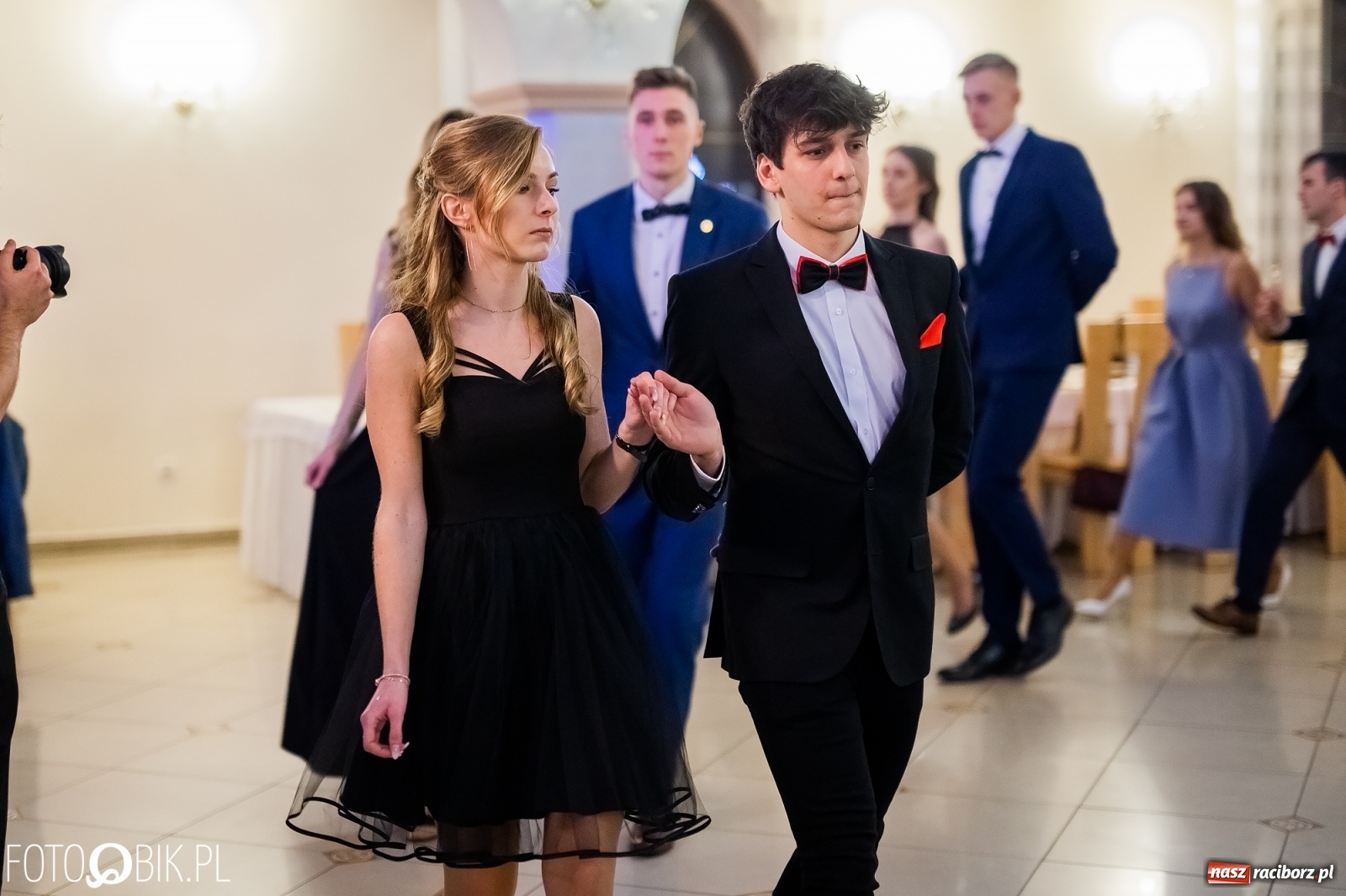 Zdjęcie w galerii na portalu naszraciborz.pl: Maturzyści z Mechanika wyszli do studniówkowego poloneza [FOTO i WIDEO] wiadomości z regionu