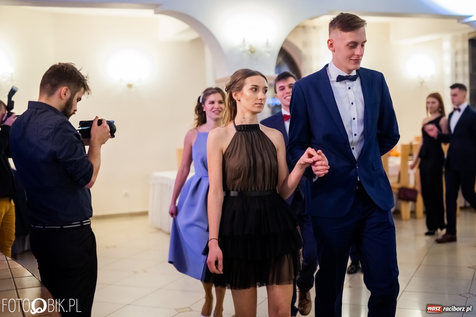 Zdjęcie w galerii na portalu naszraciborz.pl: Maturzyści z Mechanika wyszli do studniówkowego poloneza [FOTO i WIDEO] wiadomości z regionu