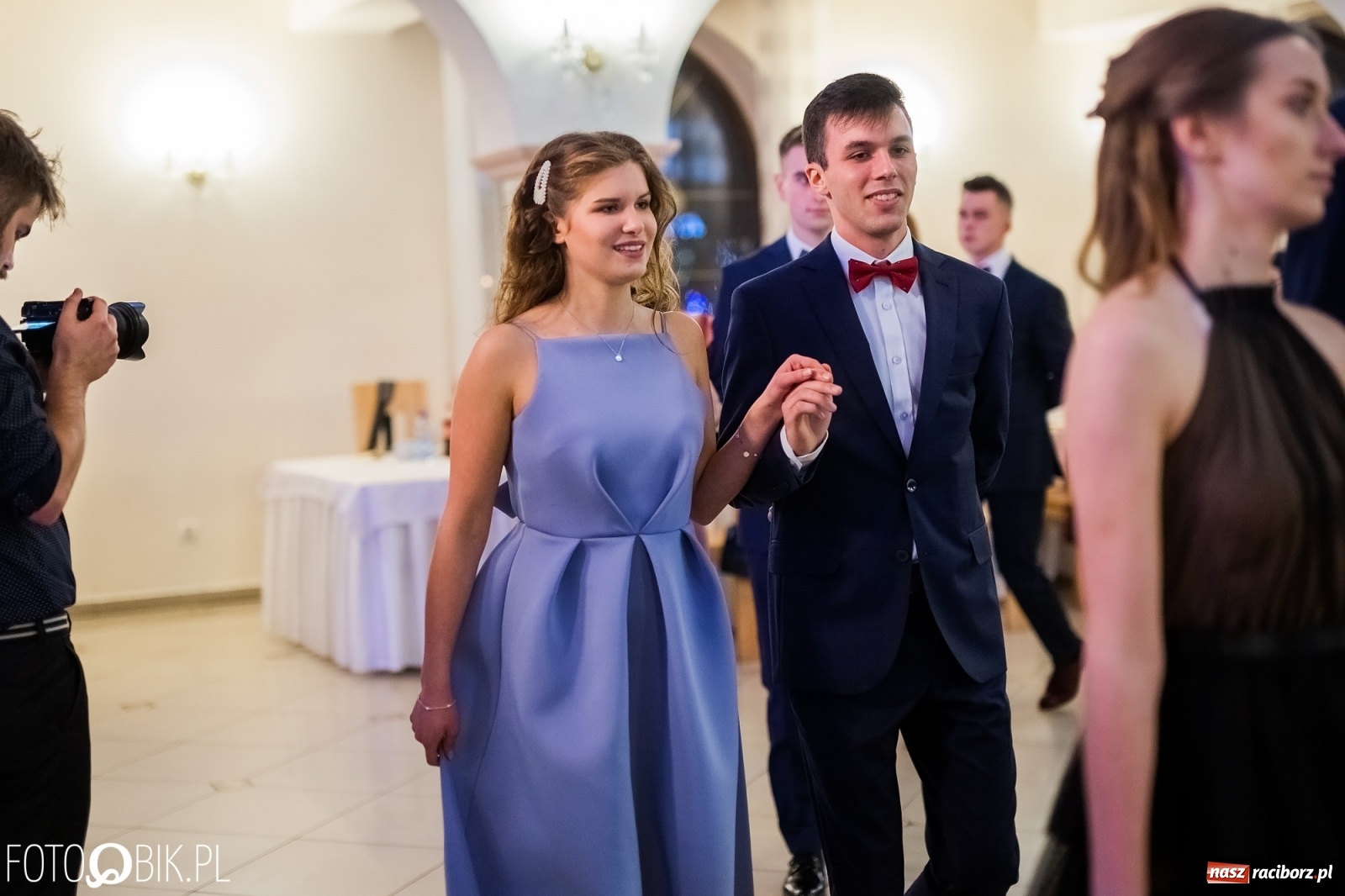 Zdjęcie w galerii na portalu naszraciborz.pl: Maturzyści z Mechanika wyszli do studniówkowego poloneza [FOTO i WIDEO] wiadomości z regionu