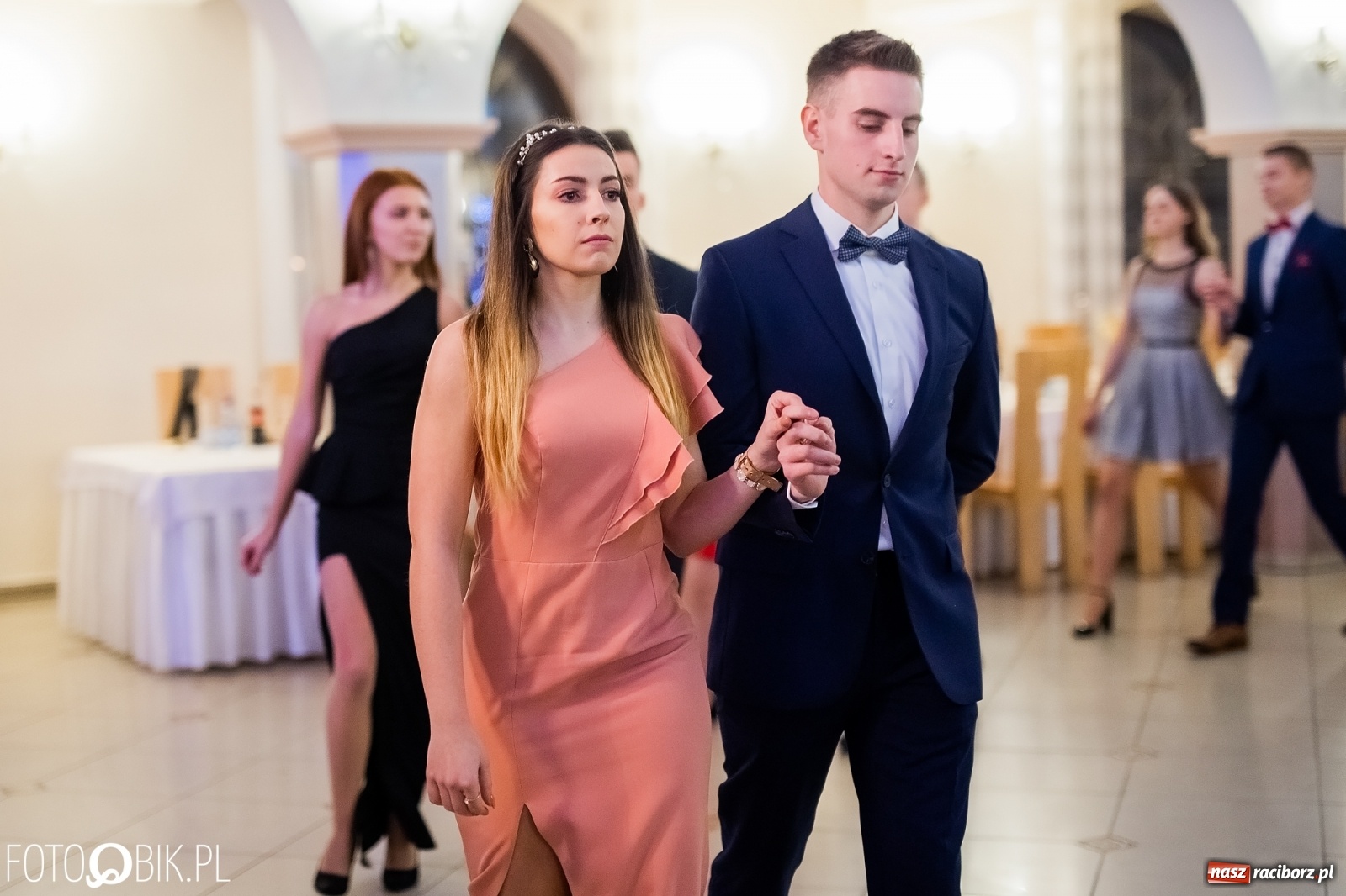 Zdjęcie w galerii na portalu naszraciborz.pl: Maturzyści z Mechanika wyszli do studniówkowego poloneza [FOTO i WIDEO] wiadomości z regionu